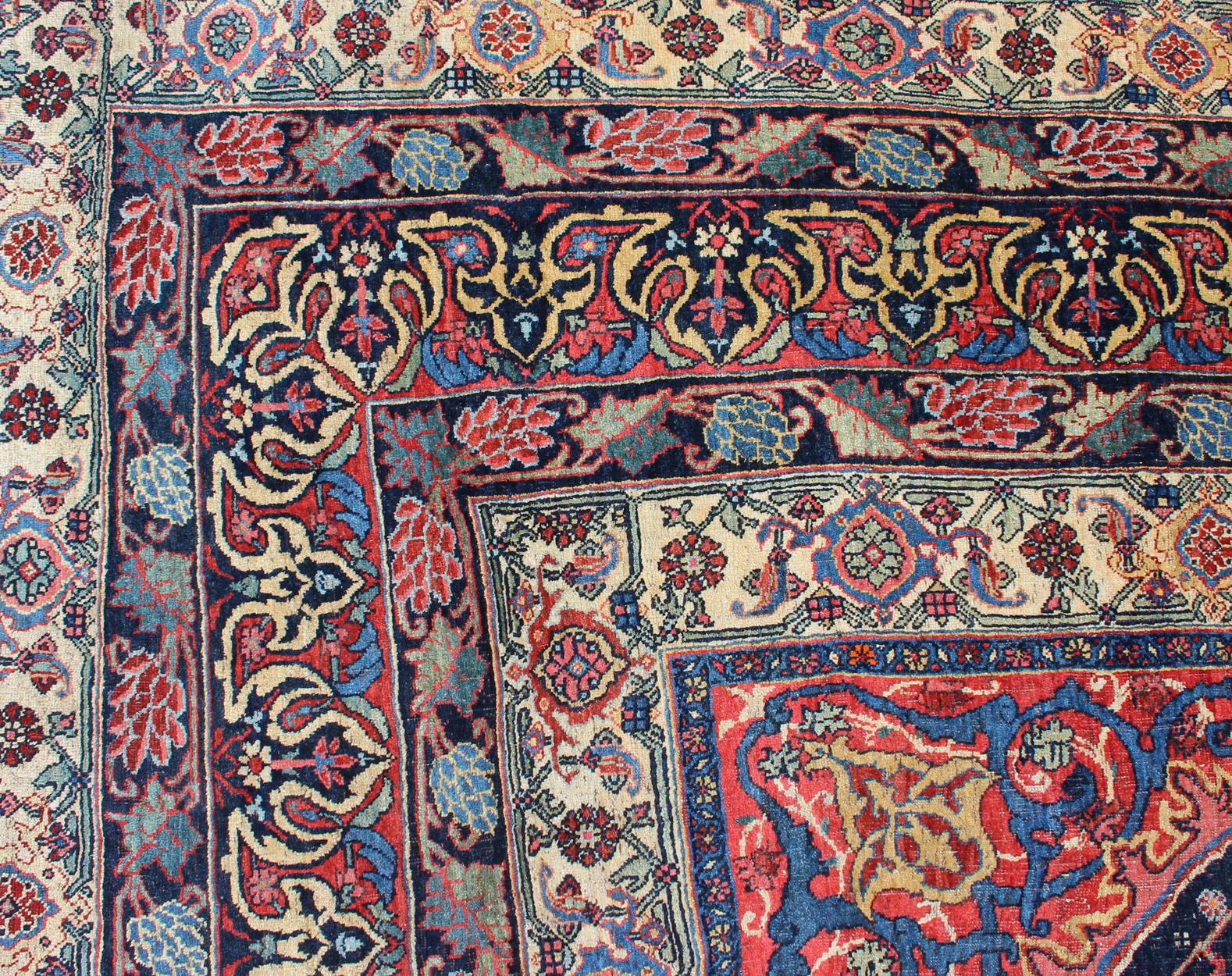 Laine Grand tapis persan ancien Bidjar avec des fleurs colorées et un champ bleu marine en vente