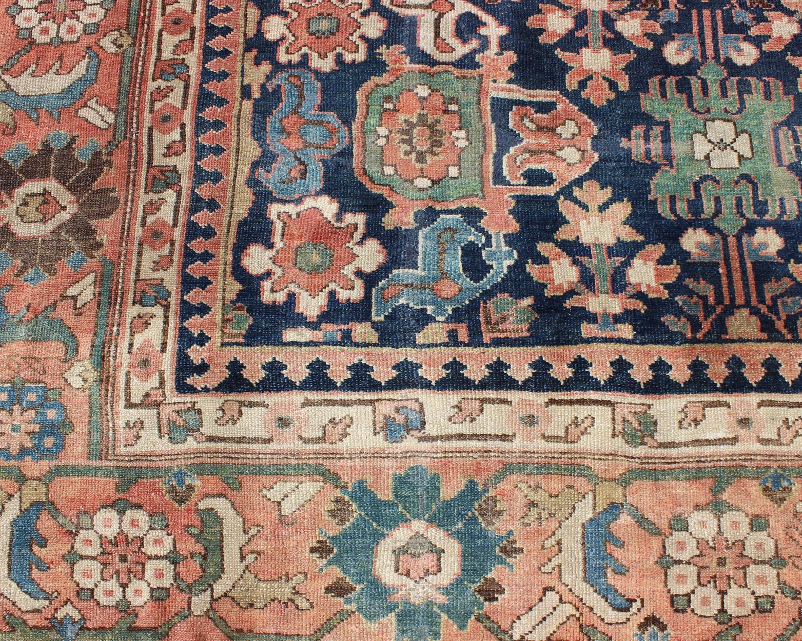 Laine Très grand tapis persan ancien de Hamedan avec motif de fleurs sur fond bleu en vente