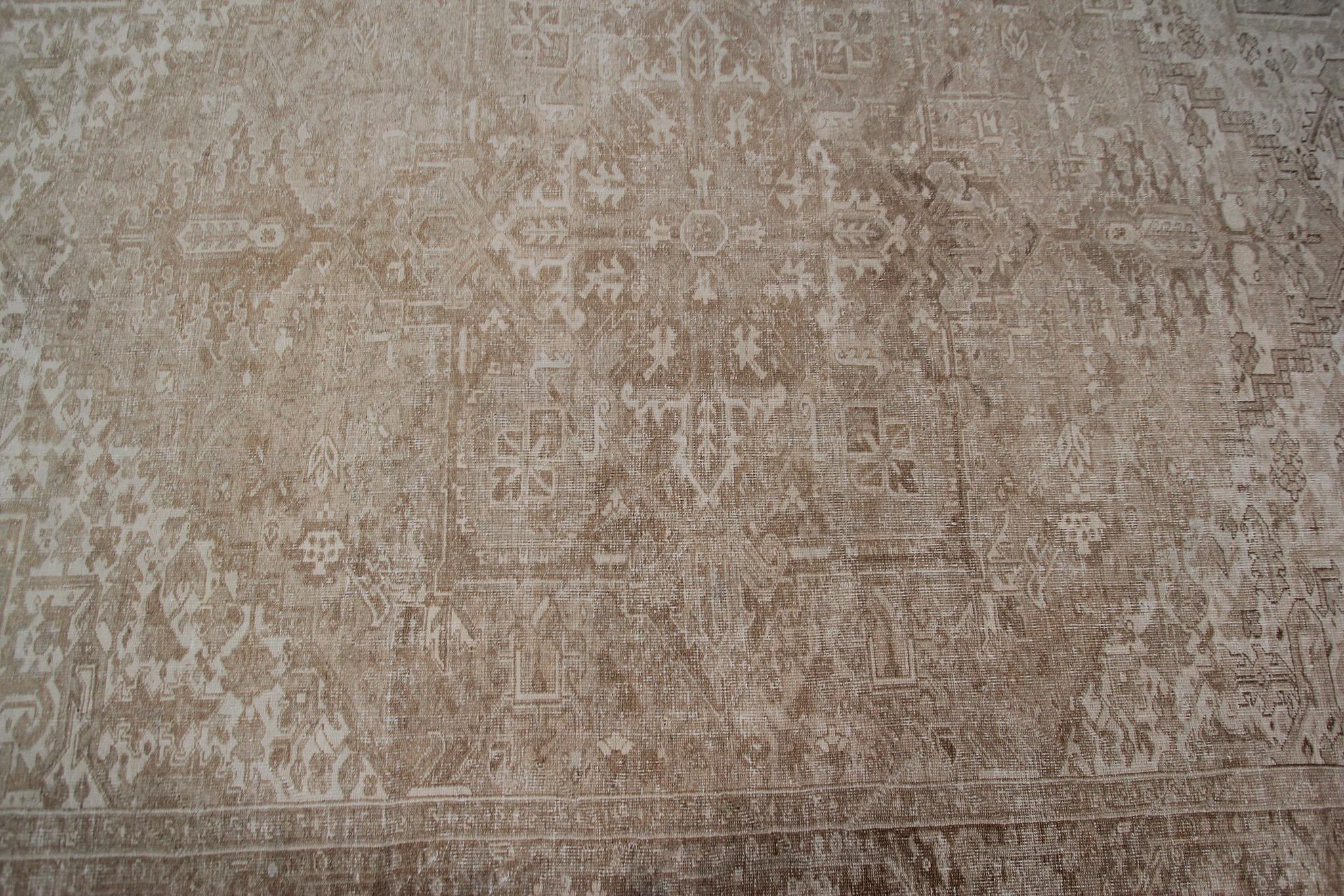 Large Antique Persian Heriz Serapi Rug Beige Ivory Geometric Antique Heriz For Sale 1