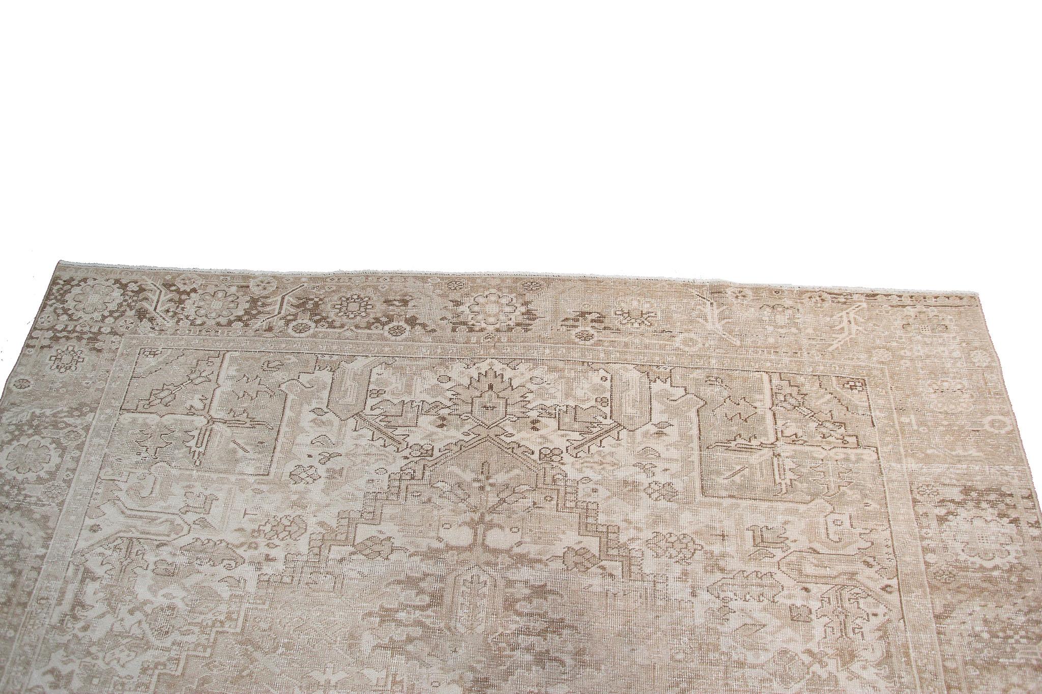 Large Antique Persian Heriz Serapi Rug Beige Ivory Geometric Antique Heriz For Sale 3