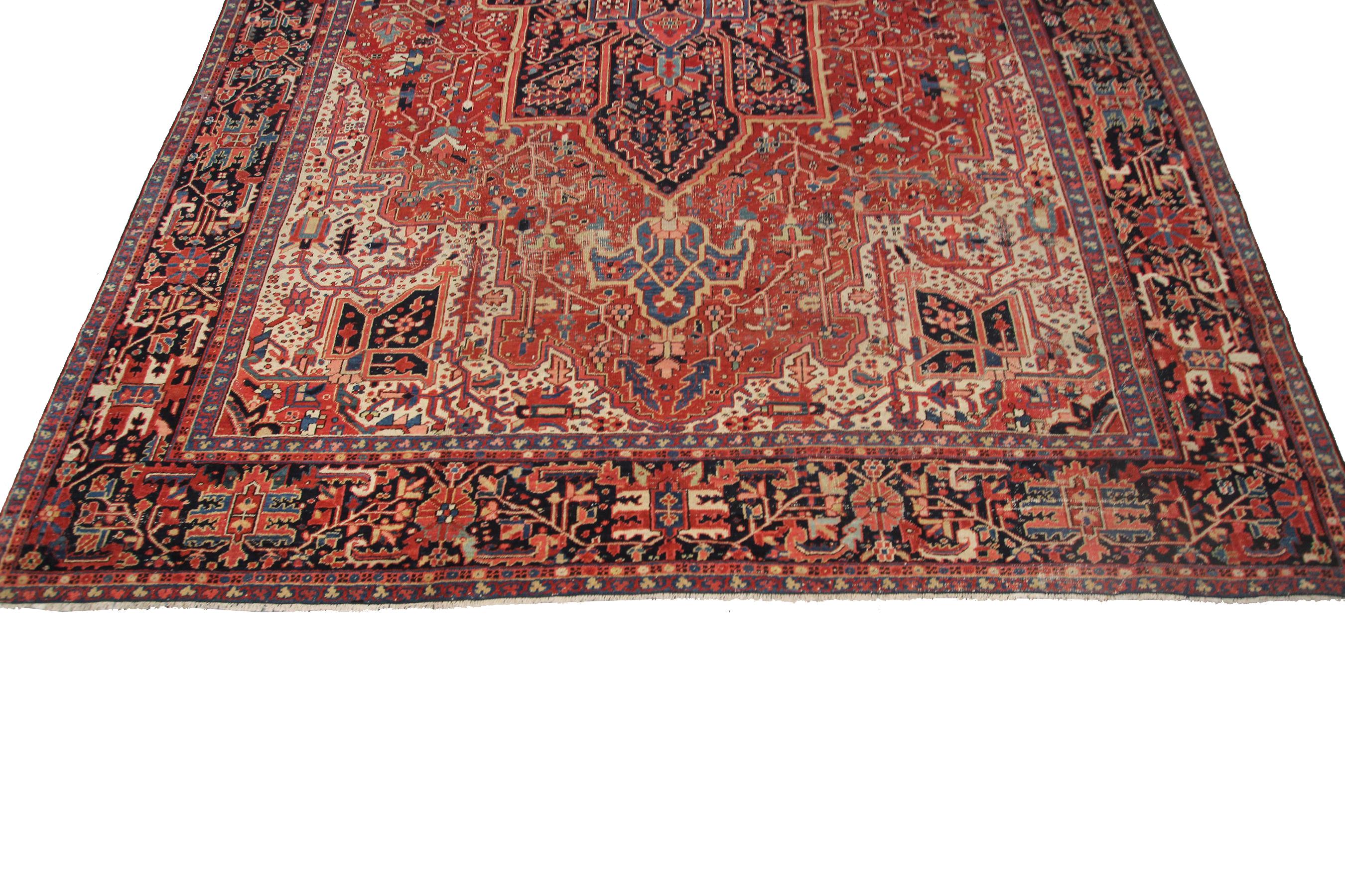 Large Antique Persian Heriz Serapi Rug Geometric Antique Heriz In Good Condition For Sale In New York, NY