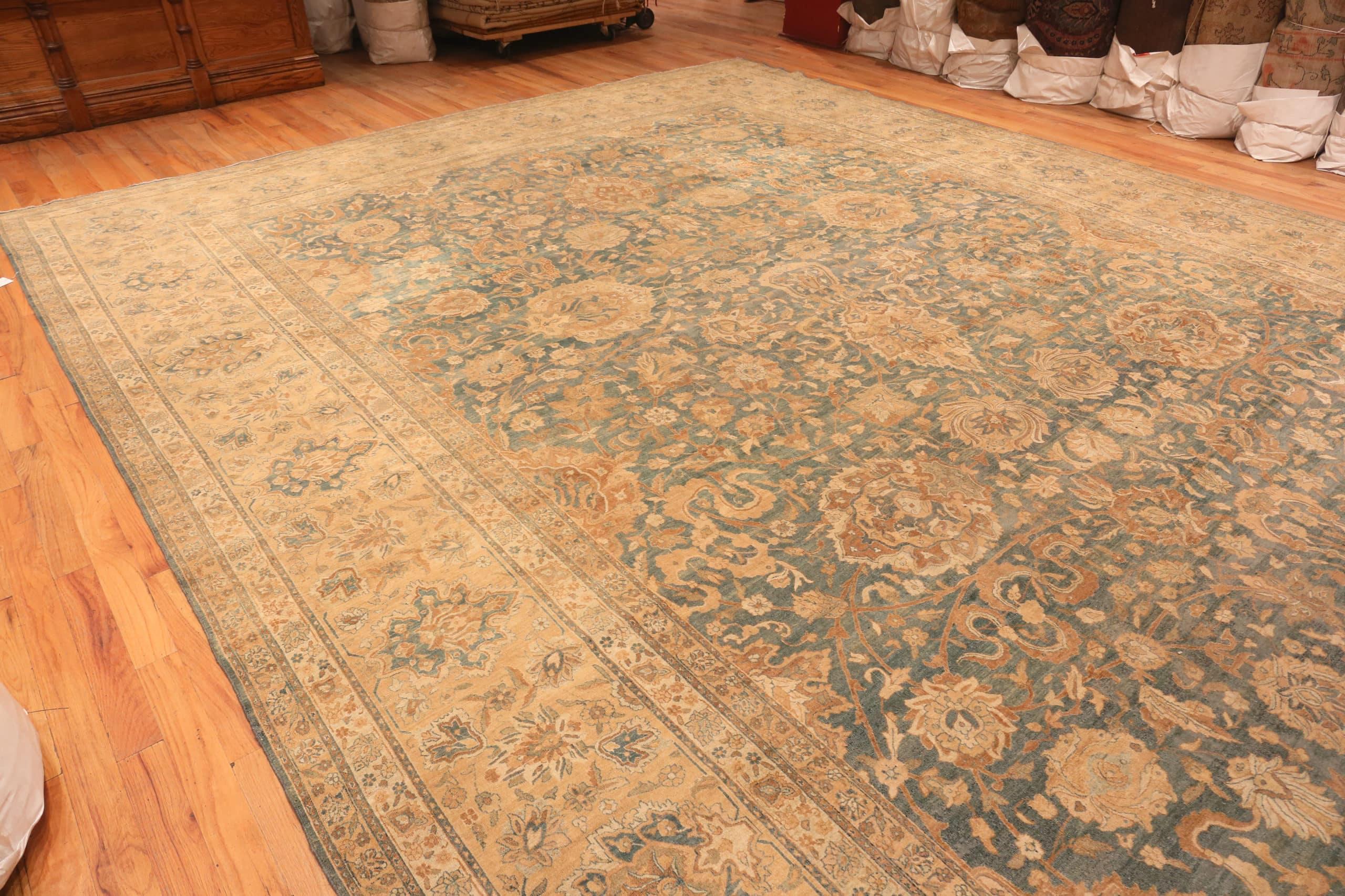 Antique Persian Kerman Area Rug. 14 ft 2 in x 19 ft 7 in In Good Condition For Sale In New York, NY