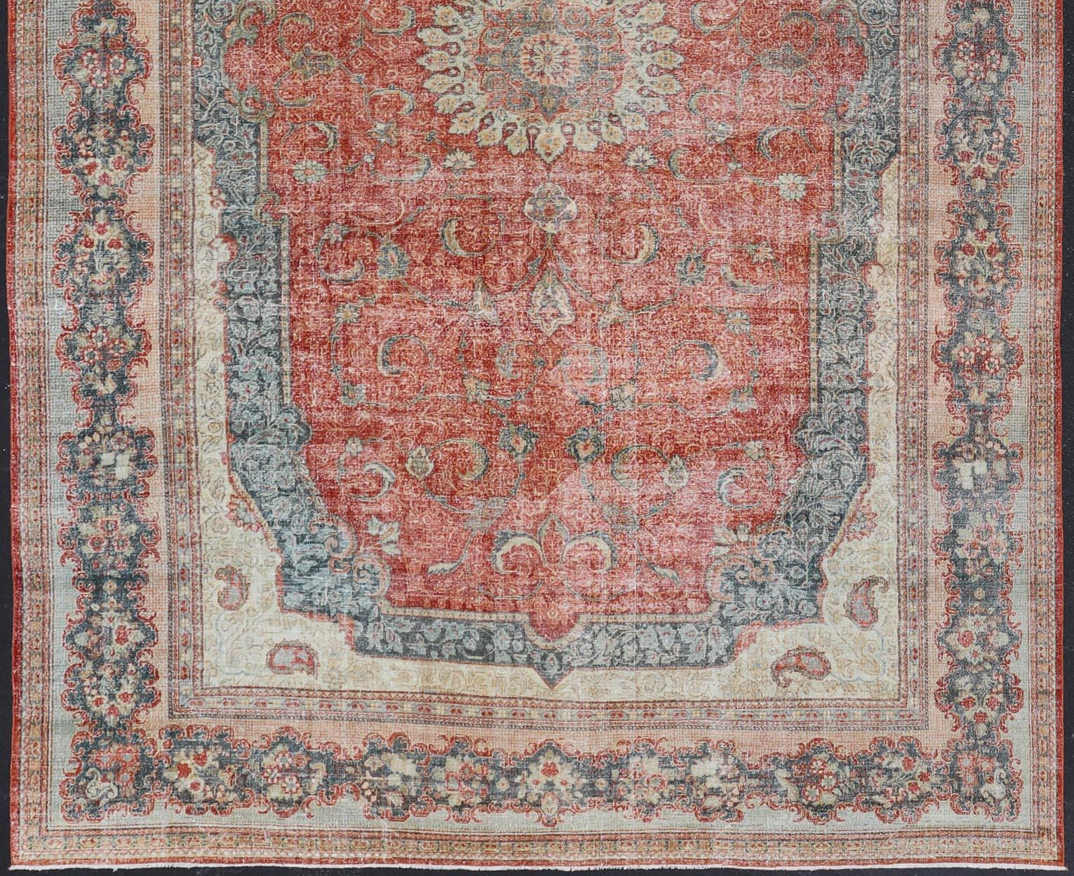 Large Antique Persian Mahal Rug with Central Medallion and Regal Design For Sale 3
