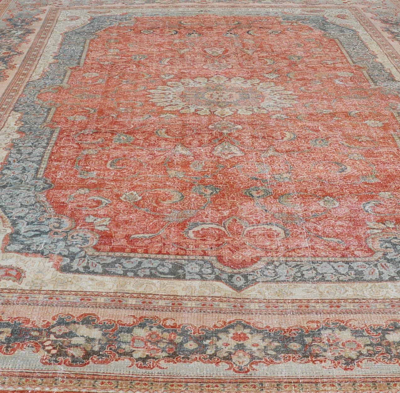 Large Antique Persian Mahal Rug with Central Medallion and Regal Design For Sale 4