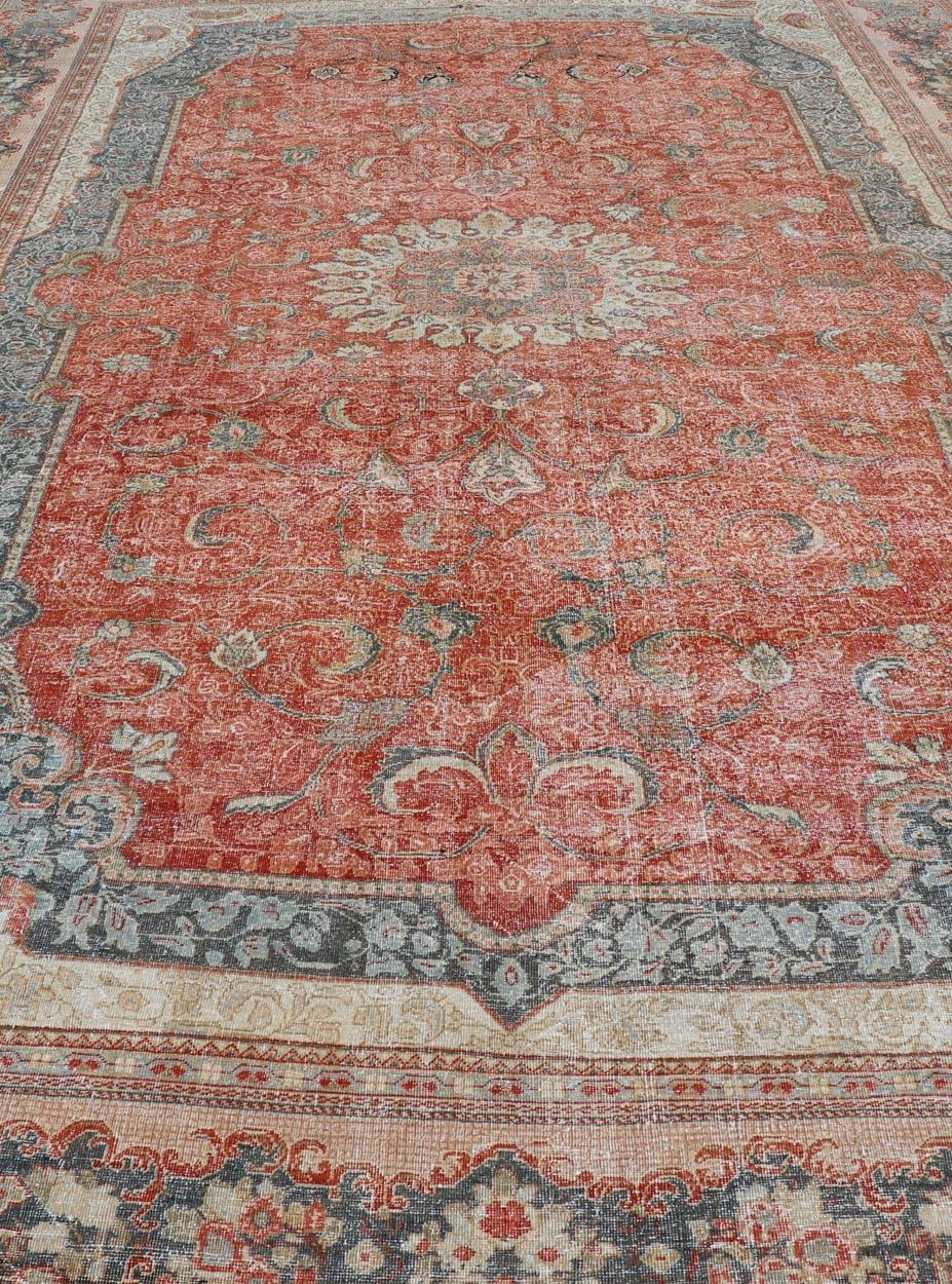 Large Antique Persian Mahal Rug with Central Medallion and Regal Design For Sale 5