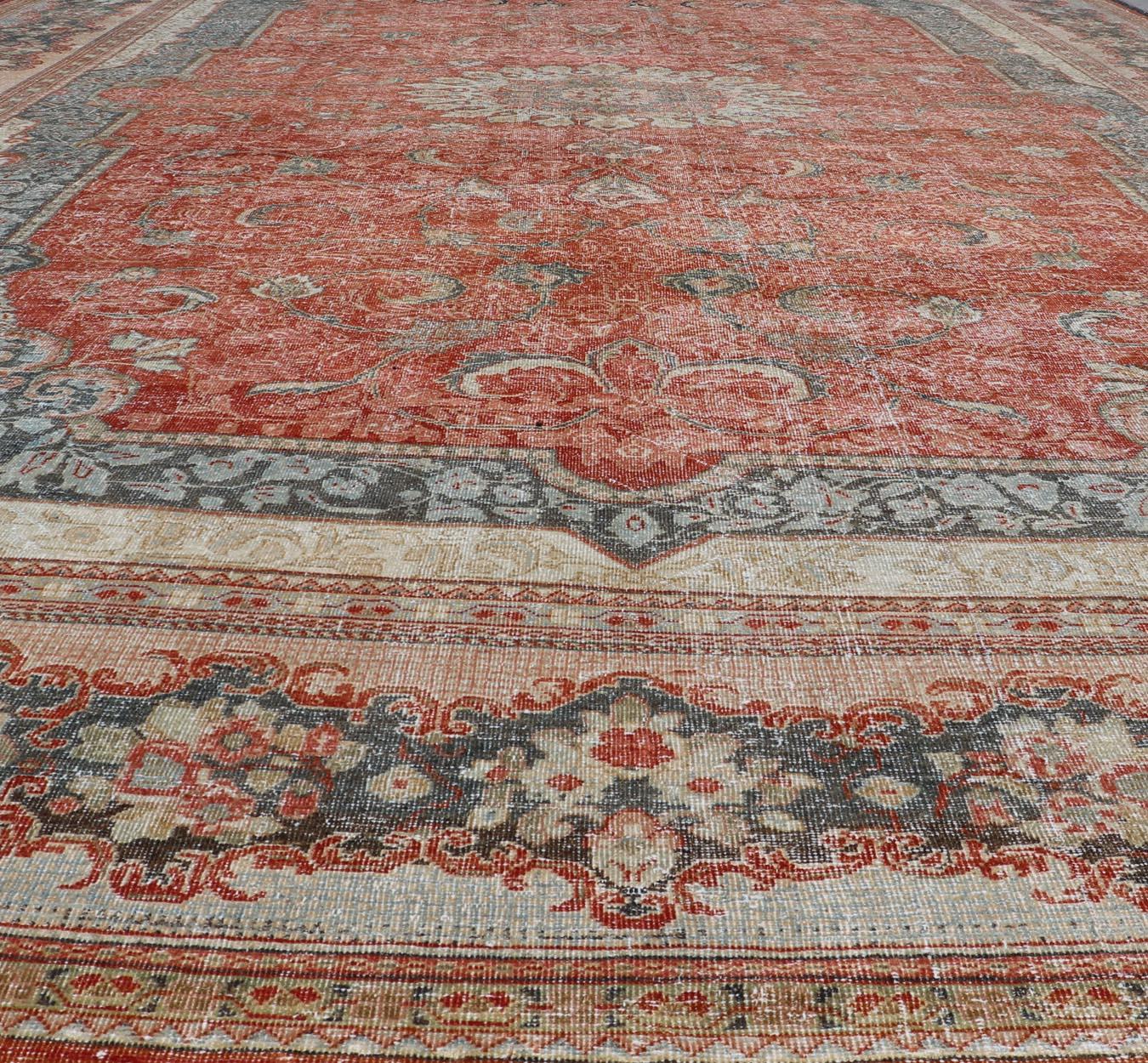 Large Antique Persian Mahal Rug with Central Medallion and Regal Design For Sale 6