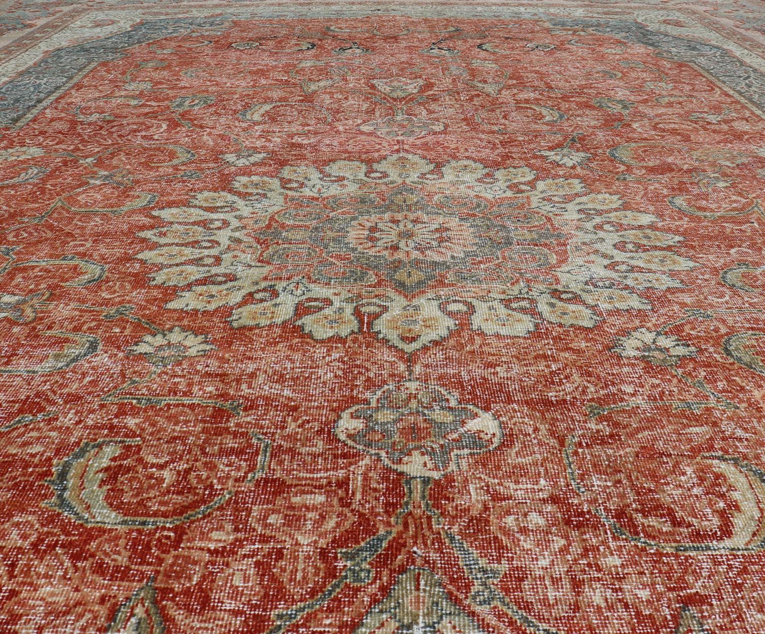 Large Antique Persian Mahal Rug with Central Medallion and Regal Design For Sale 7