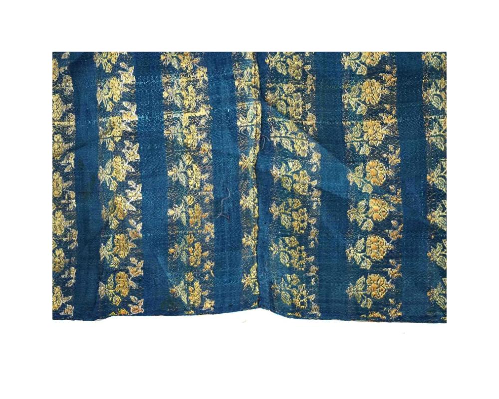 Große antike persische Safavid-Textil-Blumenmuster mit Blumenmuster (18. Jahrhundert und früher) im Angebot