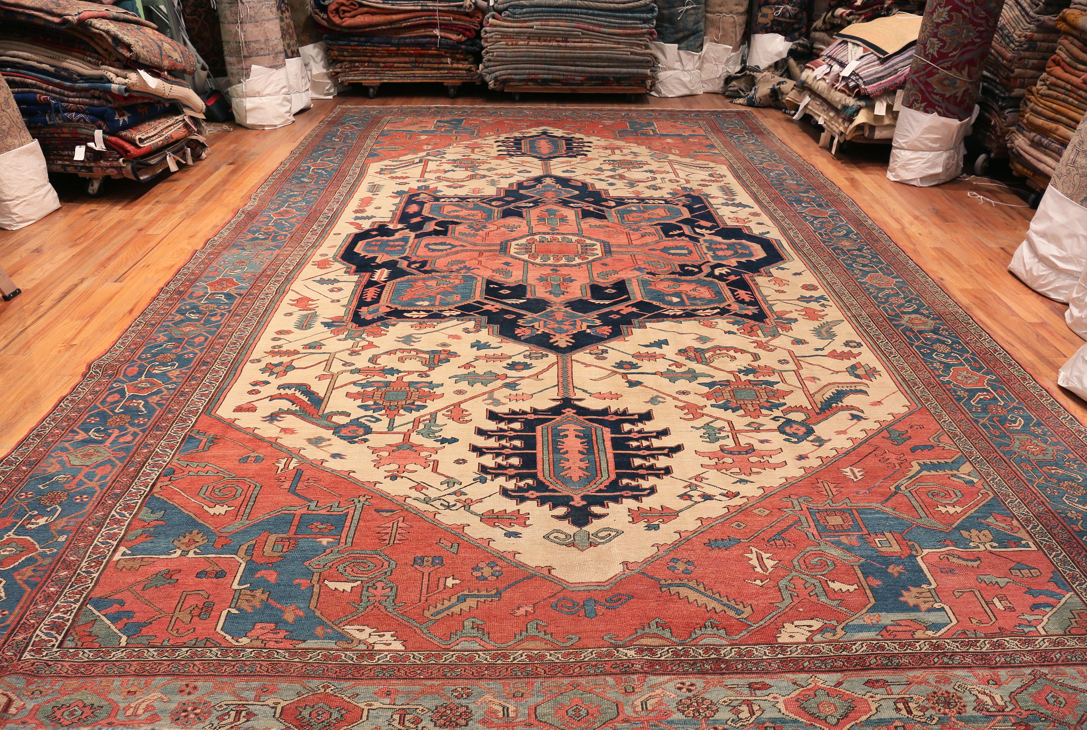 Nazmiyal Collection Antique Persian Serapi Rug 11 ft 10 in x 19 ft 1 in In Good Condition In New York, NY