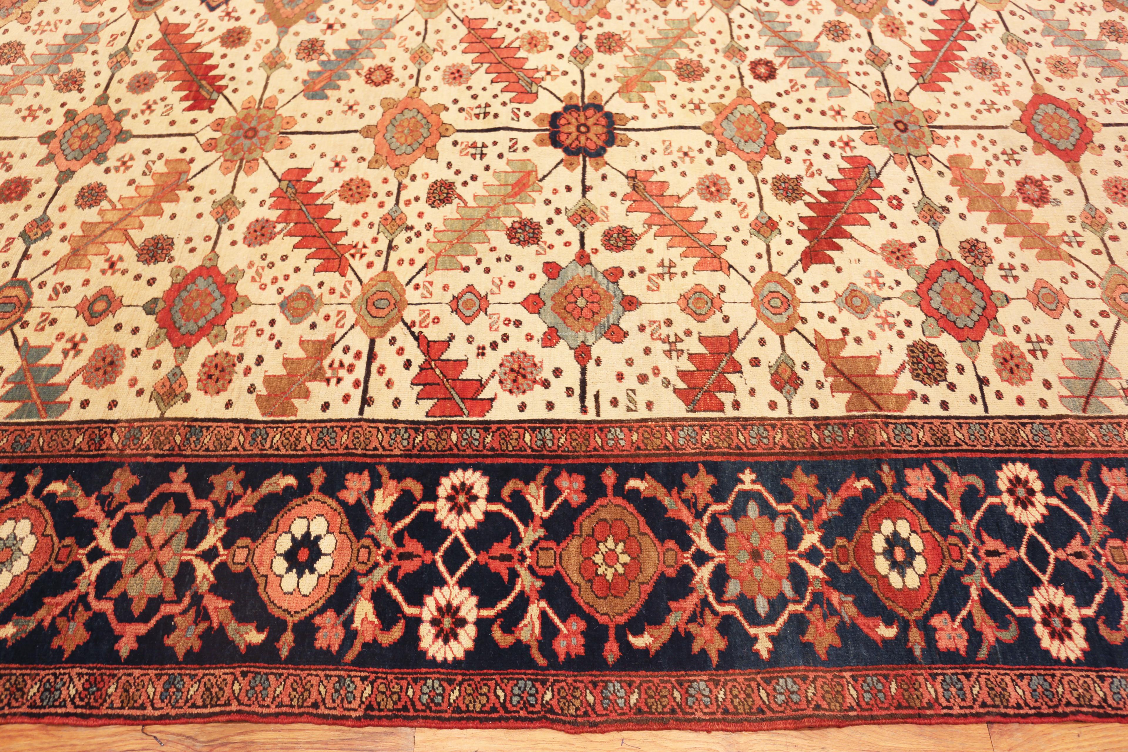 Annodato a mano Grande tappeto antico persiano Serapi. 11 ft 4 in x 19 ft 3 in in vendita