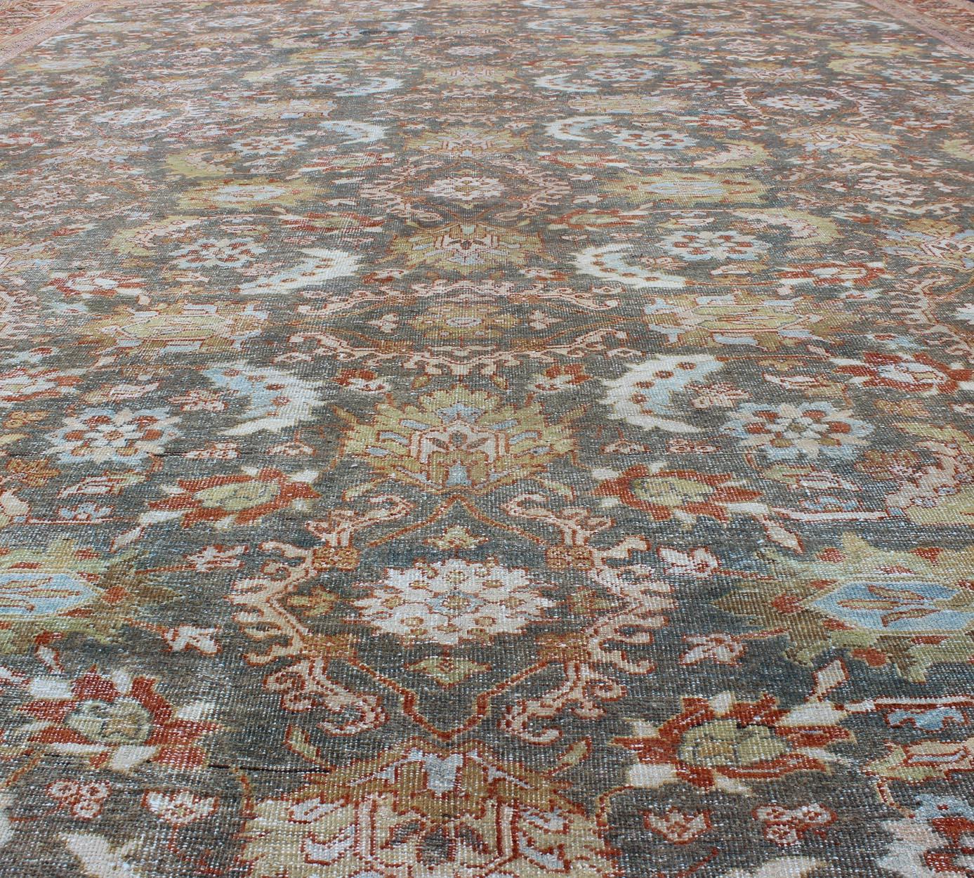 Large Antique Persian Sultanabad Rug in Gray, Gray/Green, Lime Green & Rust Red For Sale 4
