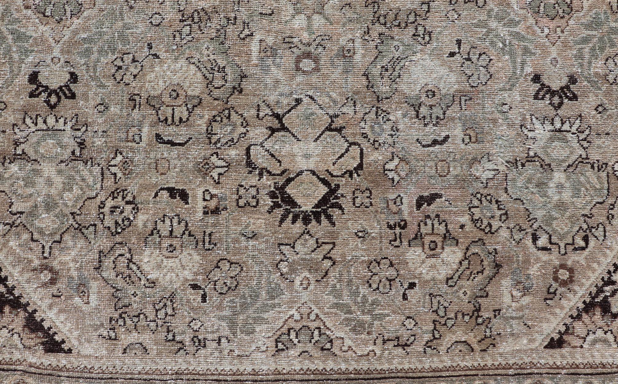 Large Antique Persian Sultanabad-Mahal Rug with Sub-Geometric Diamond Design For Sale 7