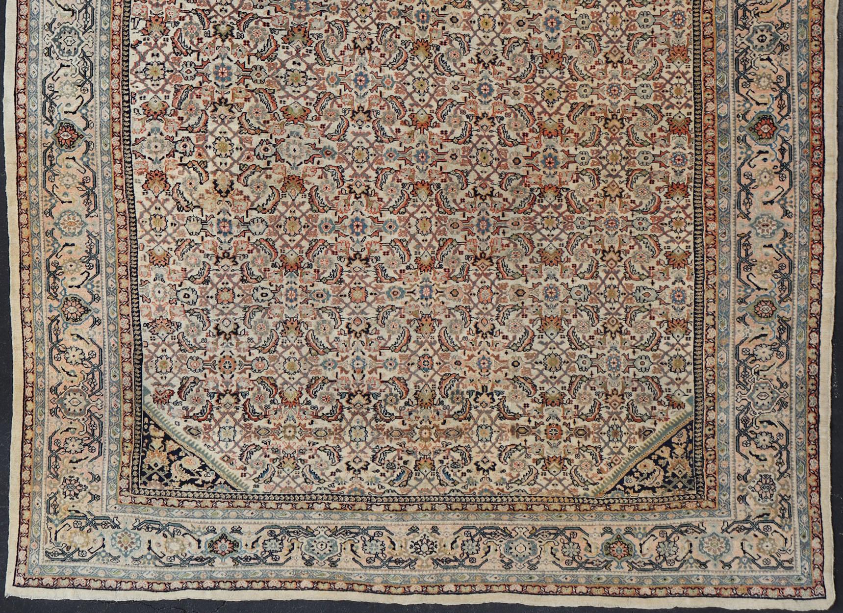 Large Antique Persian Sultanabad Rug in Ivory Background & All-Over Design In Good Condition For Sale In Atlanta, GA