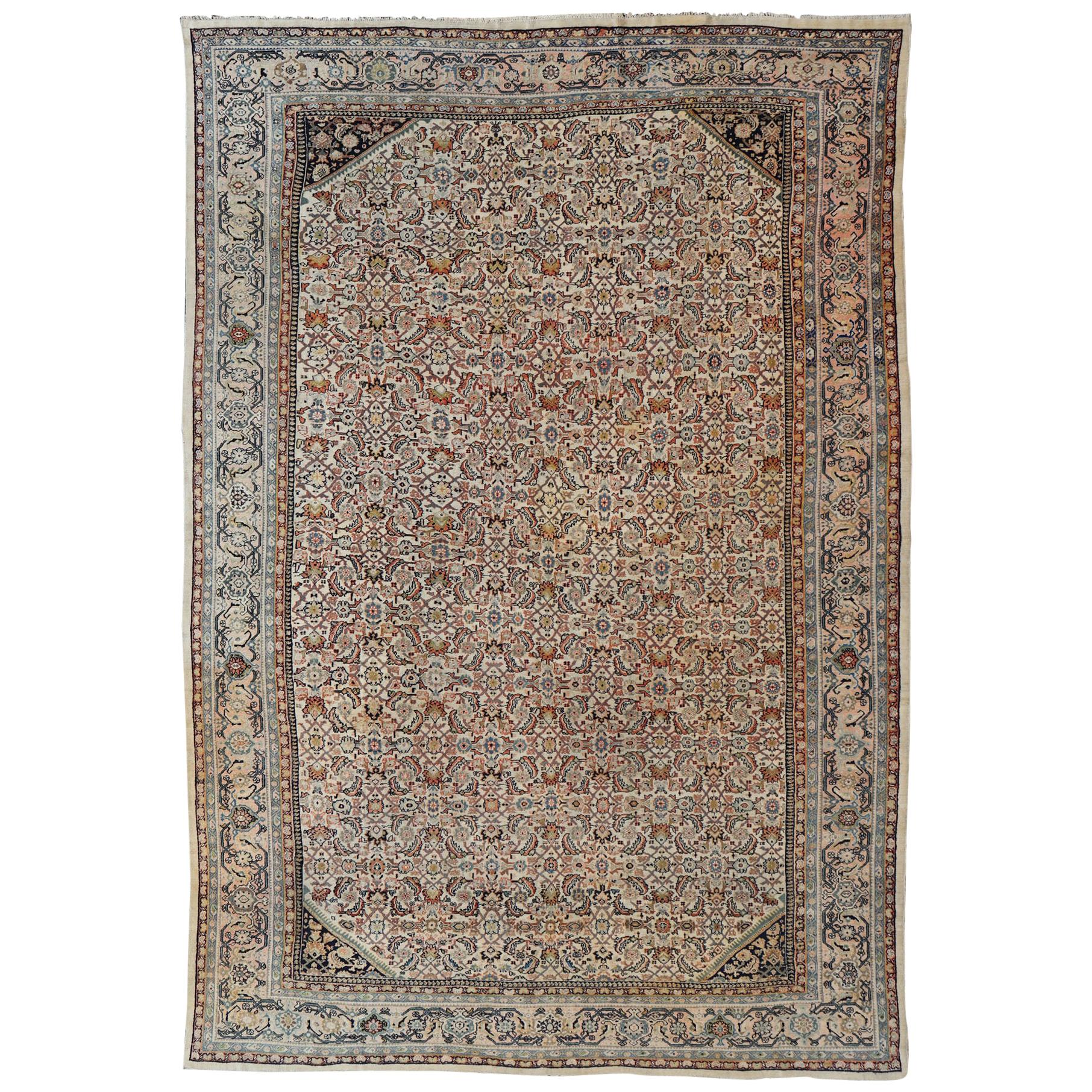 Grand tapis persan ancien de Sultanabad à fond ivoire et motif sur toute sa surface