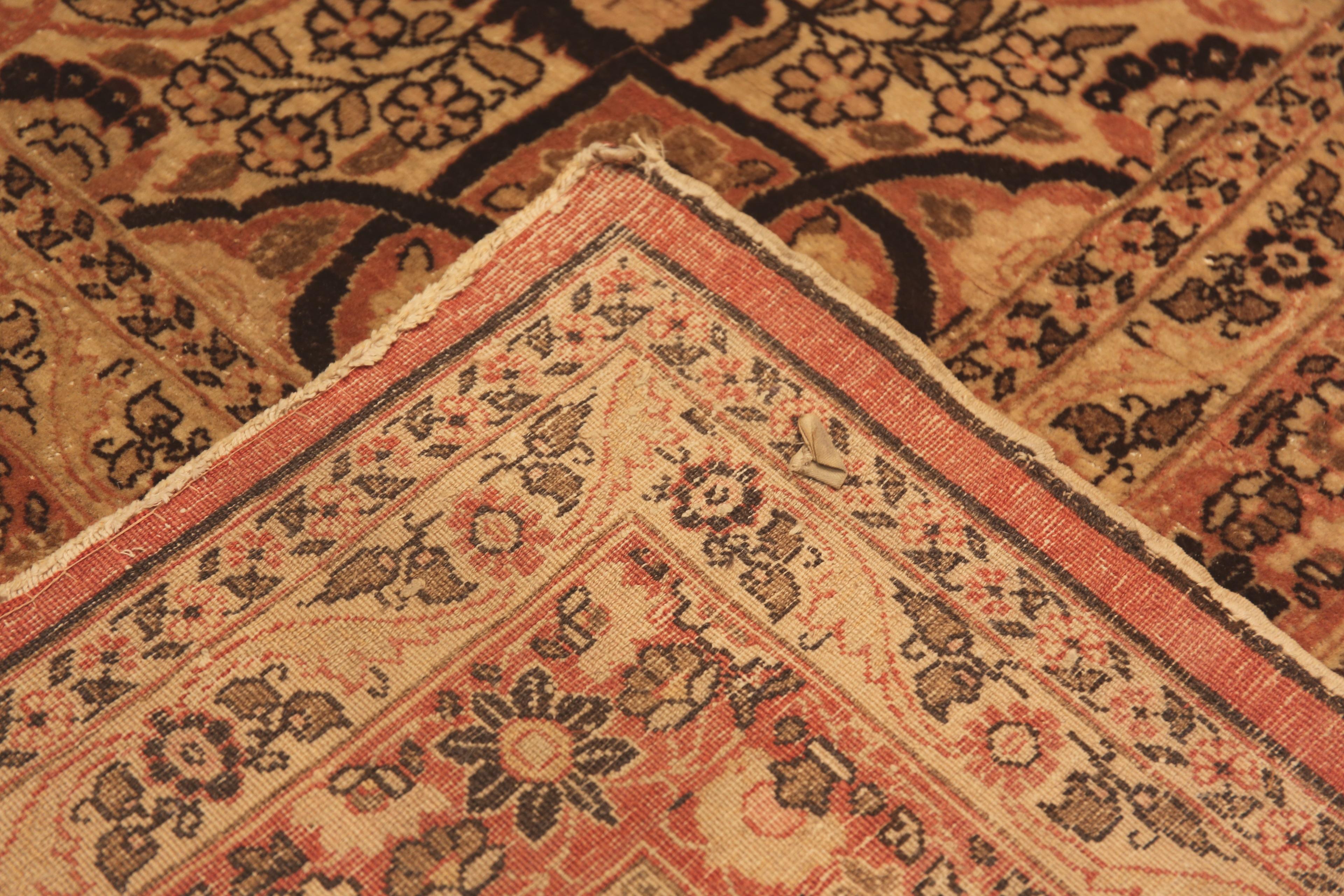 Antiker persischer Täbris-Teppich. 12 ft 6 in x 18 ft 3 in im Angebot 1