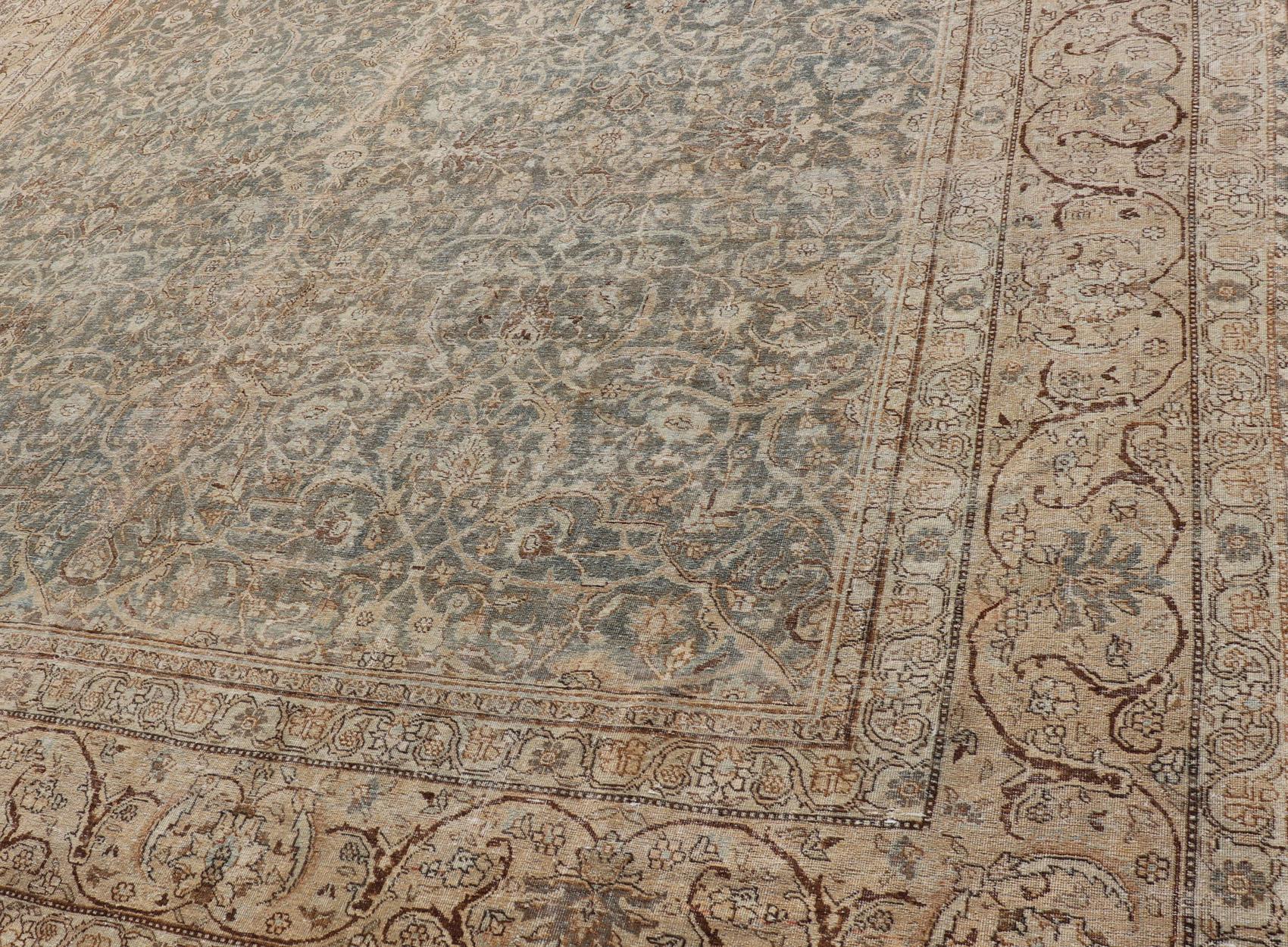 Großer antiker persischer Tabriz-Teppich, fein gewebt  Übergroßes geometrisches Design (Wolle) im Angebot