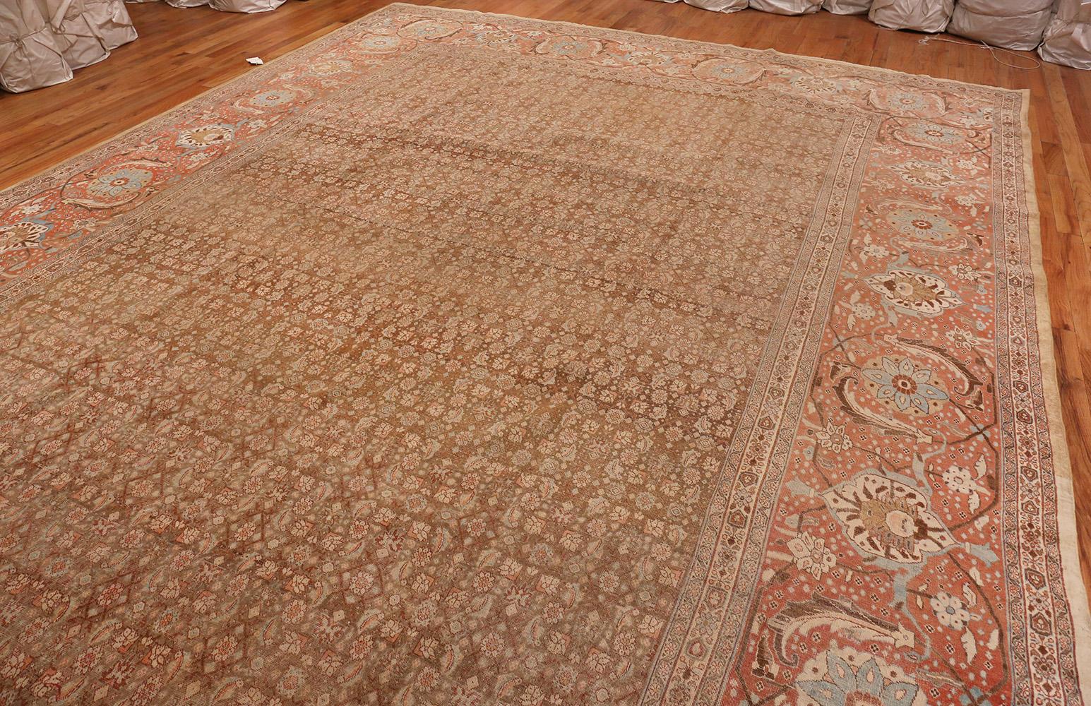 An elegant large antique Persian Tabriz rug, country of origin / rug type: Persian rugs, date circa 1900. Size: 12 ft 8 in x 17 ft 4 in (3.86 m x 5.28 m)

This stately, exquisite antique Persian Tabriz rug brings a touch of elegance to any room and