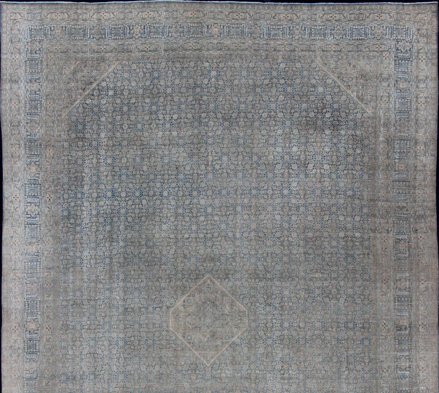 Grand tapis persan ancien de Tabriz en Herati dans tous les tons de bleu et de brun clair en vente 5