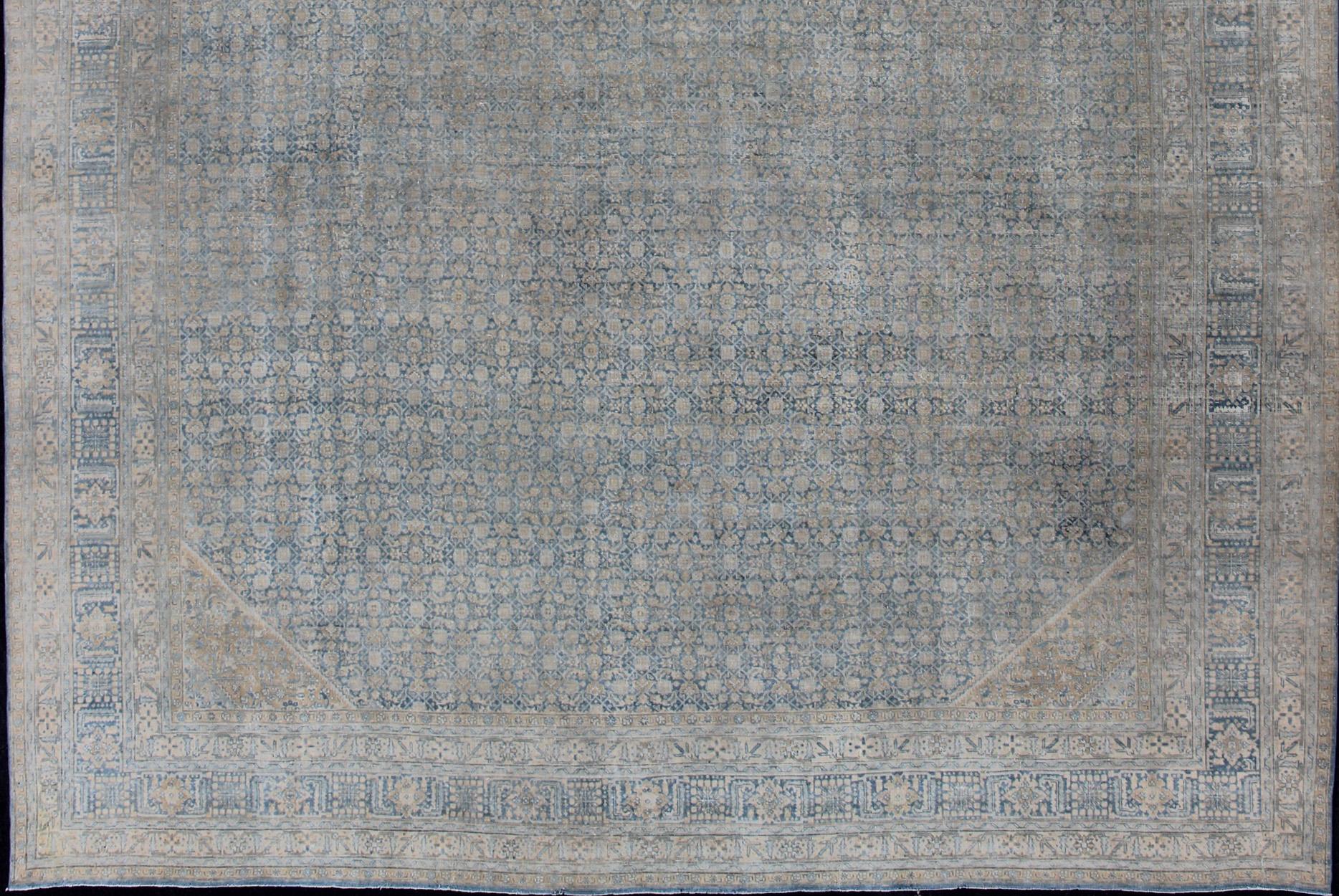 Grand tapis persan ancien de Tabriz en Herati dans tous les tons de bleu et de brun clair en vente 6