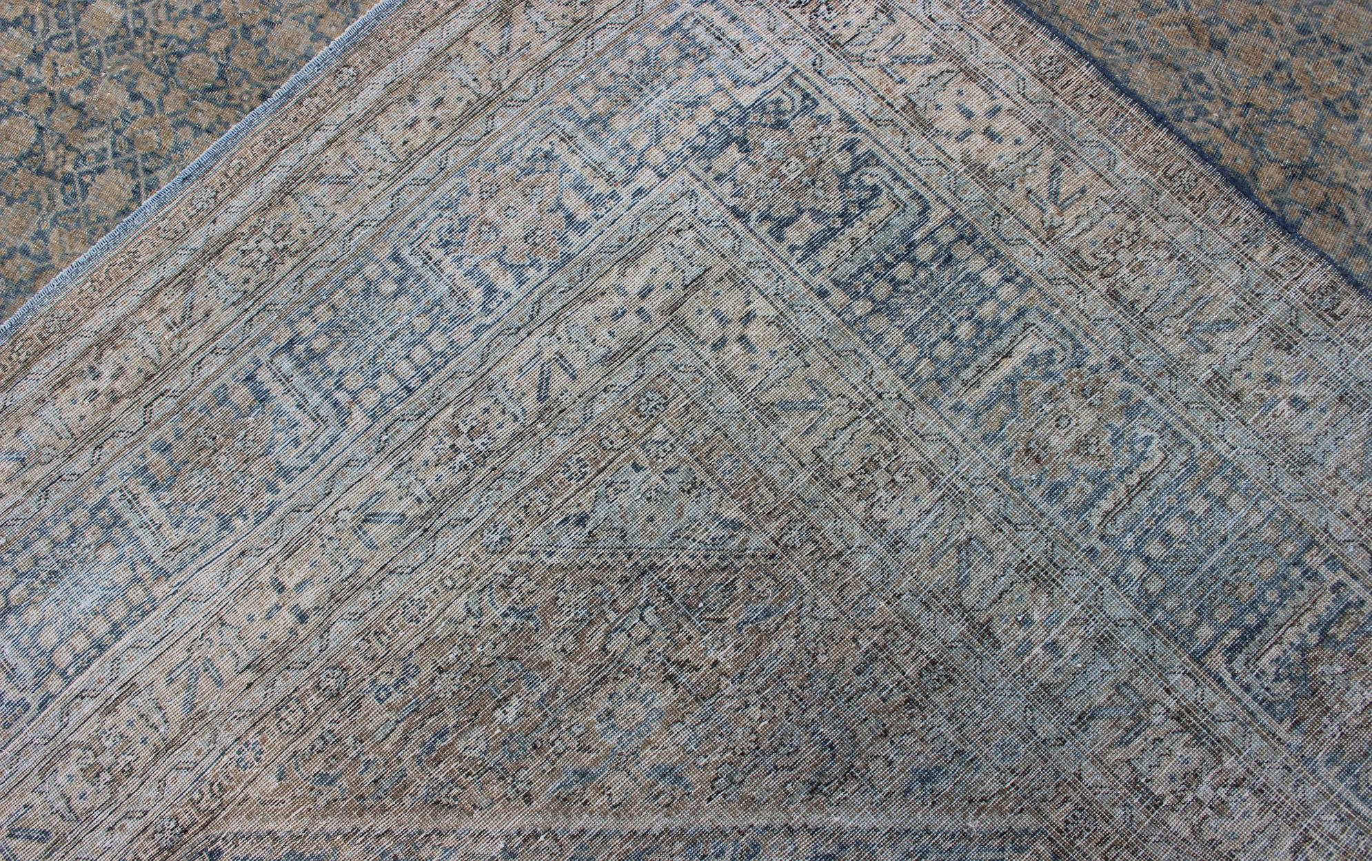 Grand tapis persan ancien de Tabriz en Herati dans tous les tons de bleu et de brun clair en vente 10