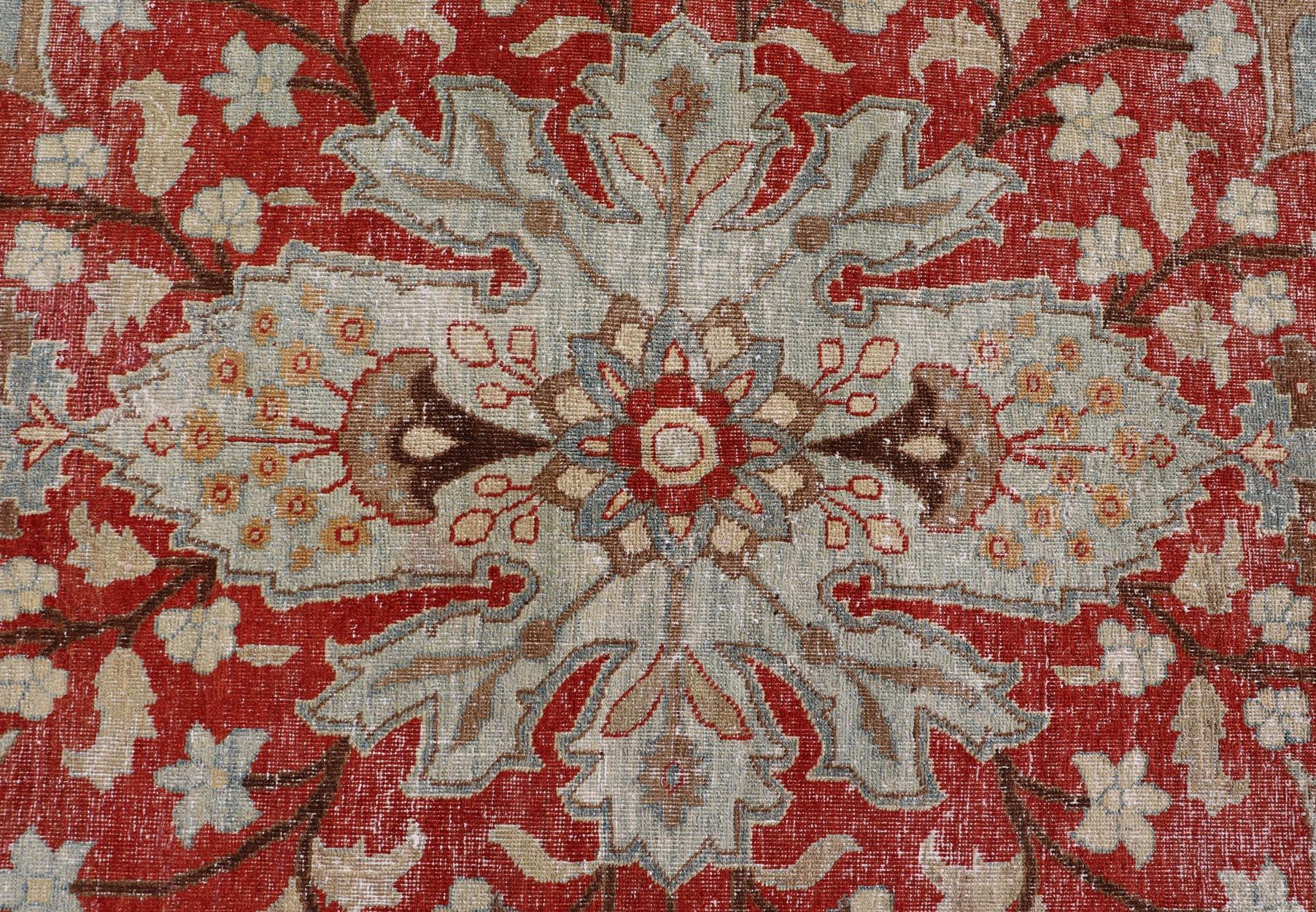Großer antiker persischer Täbris-Teppich aus Wolle mit großem Blumenmedaillon-Design  im Angebot 13