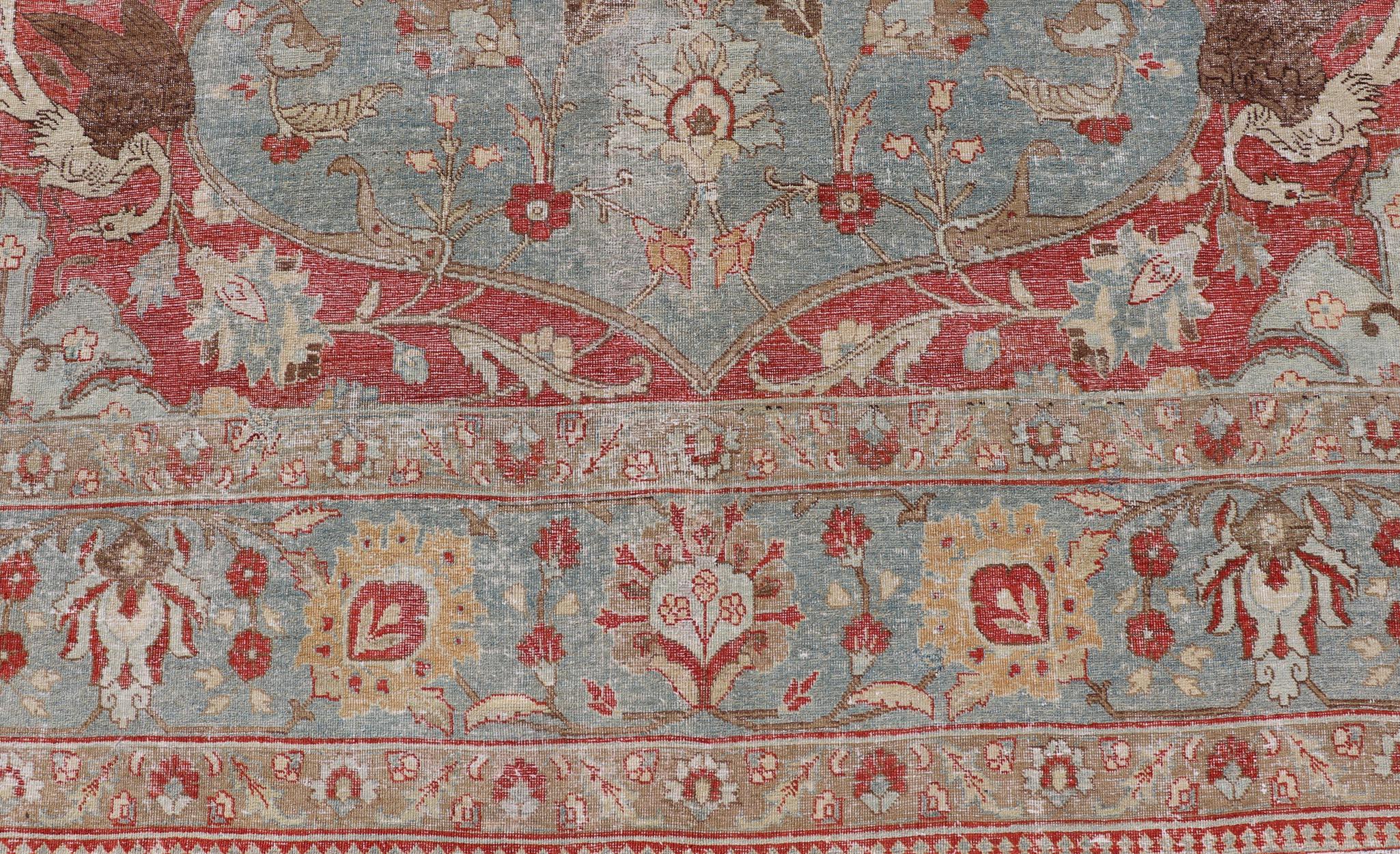 Großer antiker persischer Täbris-Teppich aus Wolle mit großem Blumenmedaillon-Design  (20. Jahrhundert) im Angebot