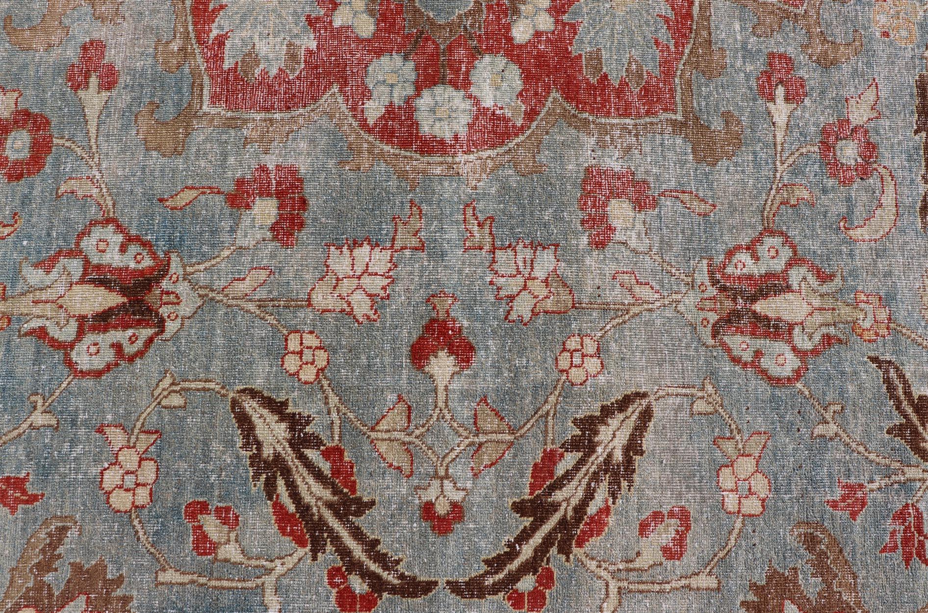Gran alfombra persa antigua Tabriz de lana con gran diseño de medallón floral en venta 2