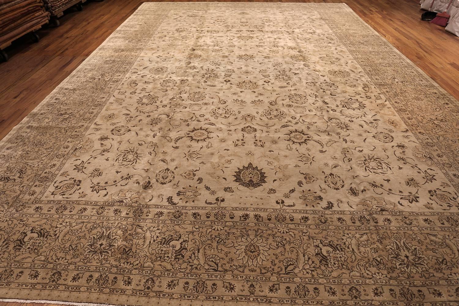 Large Antique Persian Tabriz Rug. Size: 11 ft 3 in x 17 ft 3 in 2