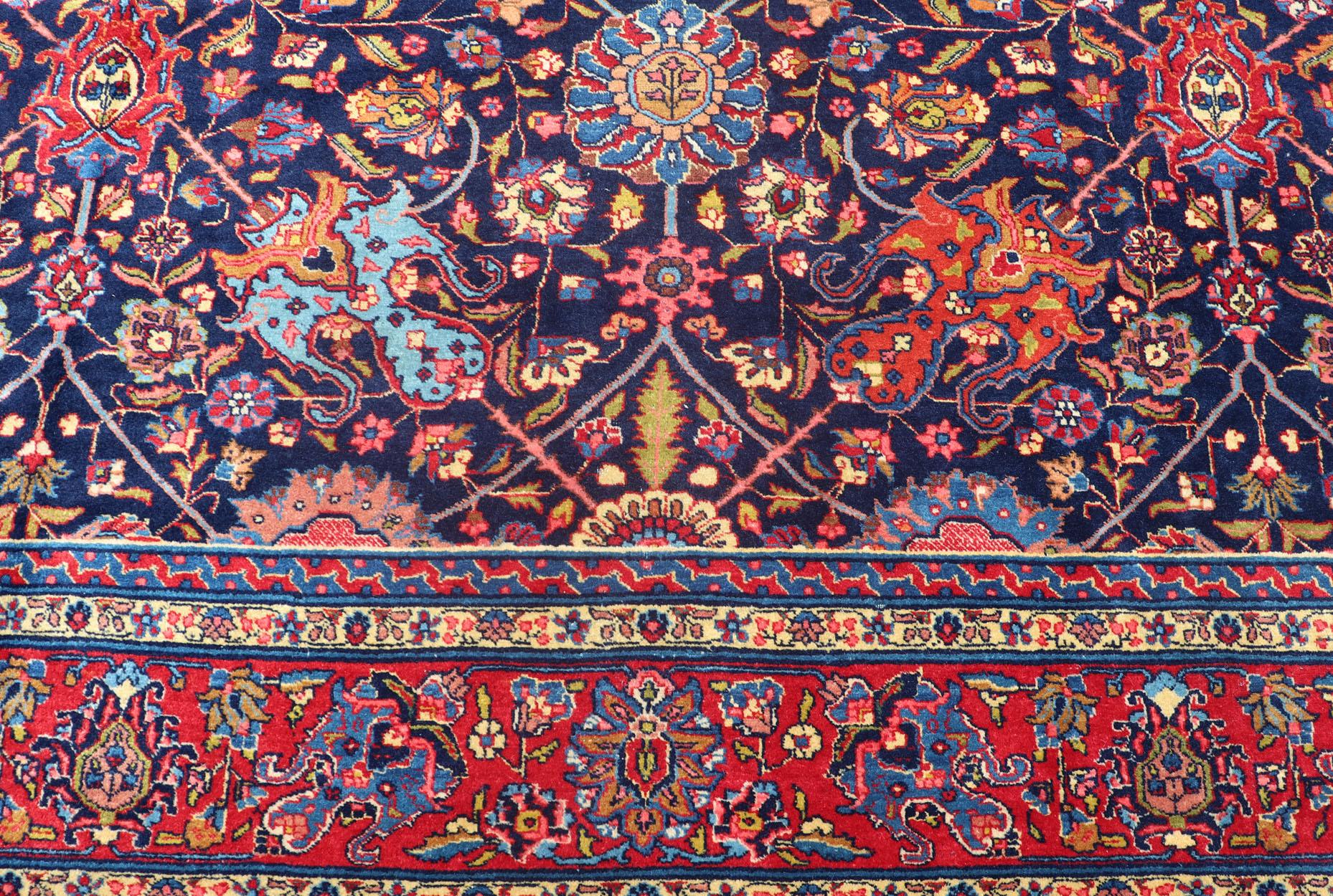 Grand tapis persan ancien de Tabriz avec motifs sous-géométriques et colorés en vente 3