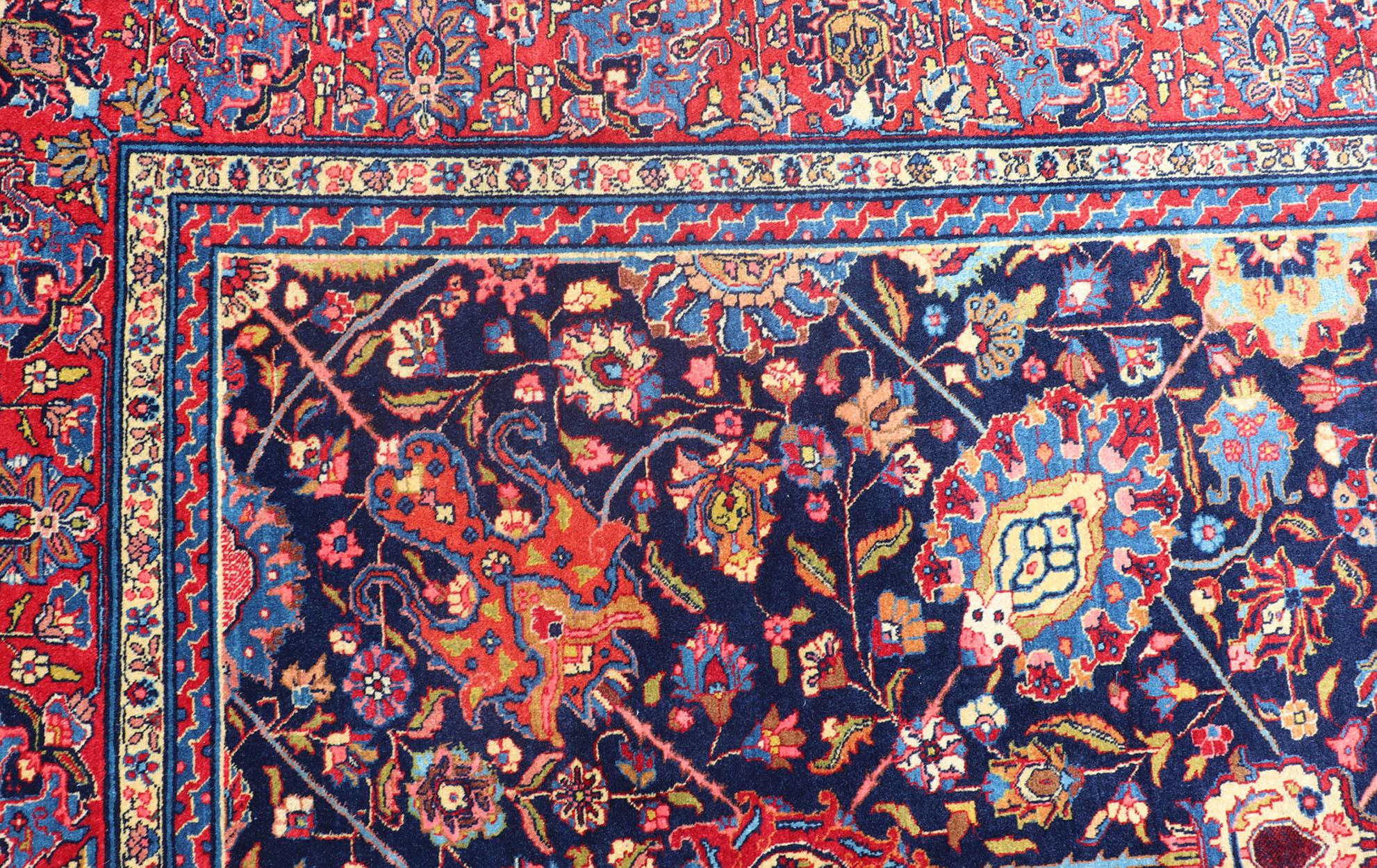 Grand tapis persan ancien de Tabriz avec motifs sous-géométriques et colorés en vente 4