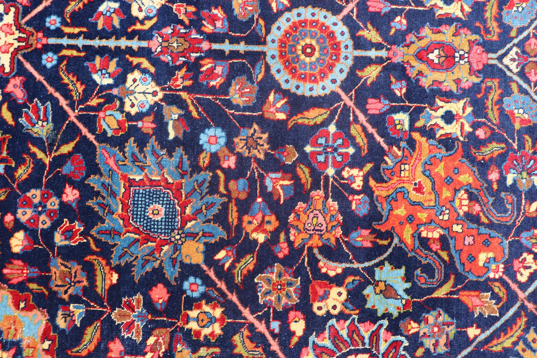 Grand tapis persan ancien de Tabriz avec motifs sous-géométriques et colorés en vente 5