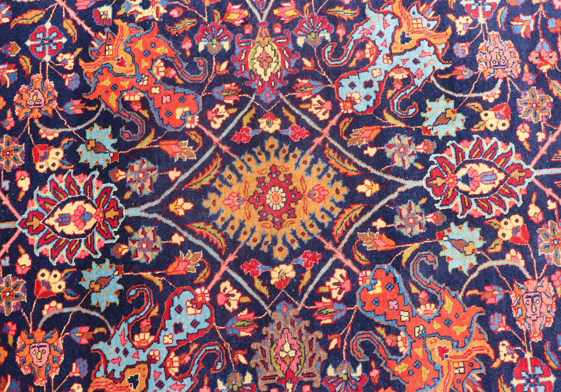 Grand tapis tabriz persan ancien à motifs subgéométriques et colorés. Pays d'origine : Iran ; Type : Tabriz ; Design/One : Floral, Sub-Geometric Floral, All-Over ; Keivan Woven Arts : rug PTA-200729 ; Large Hand-Knotted Antique Persian Tabriz Rug