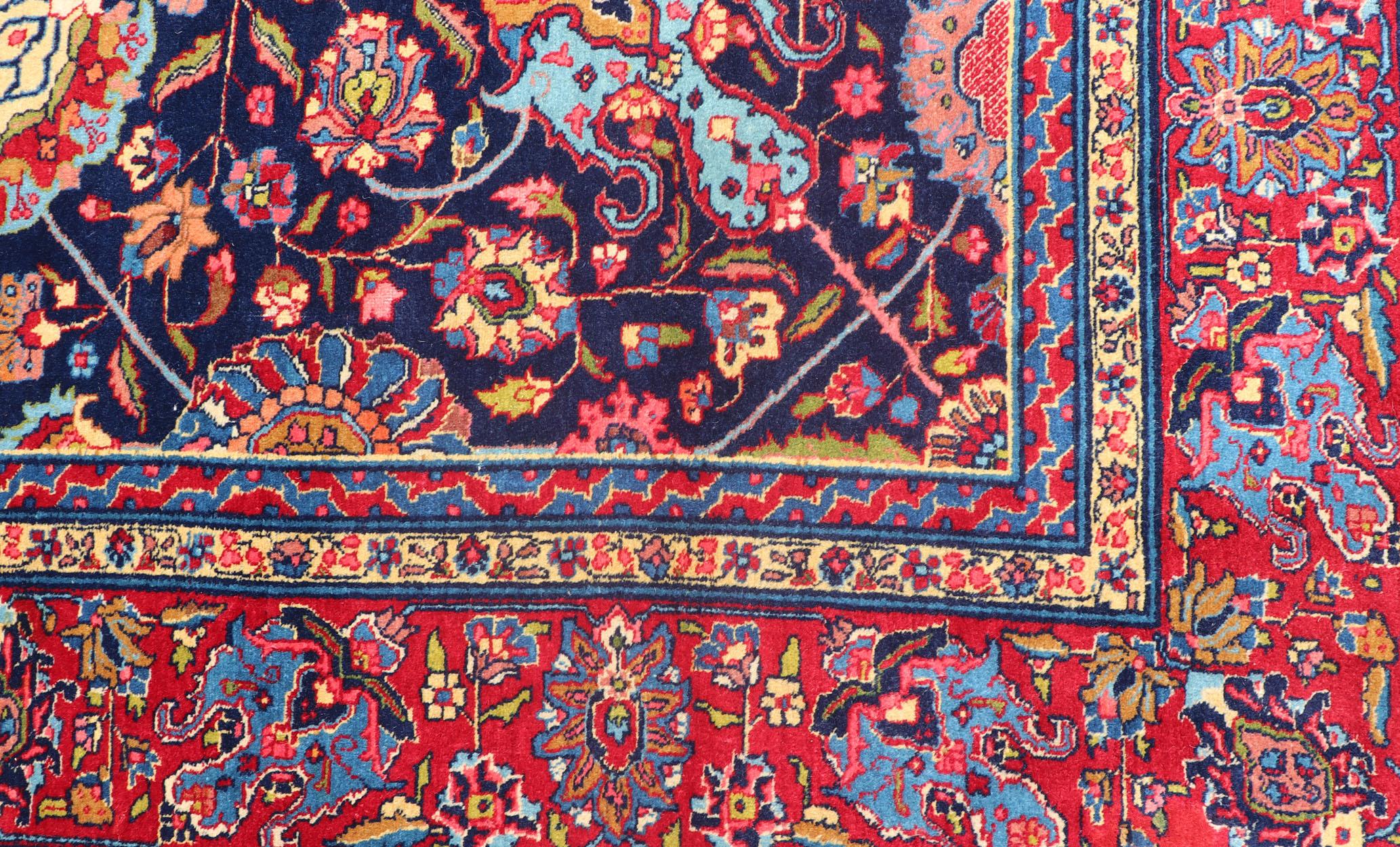 20ième siècle Grand tapis persan ancien de Tabriz avec motifs sous-géométriques et colorés en vente