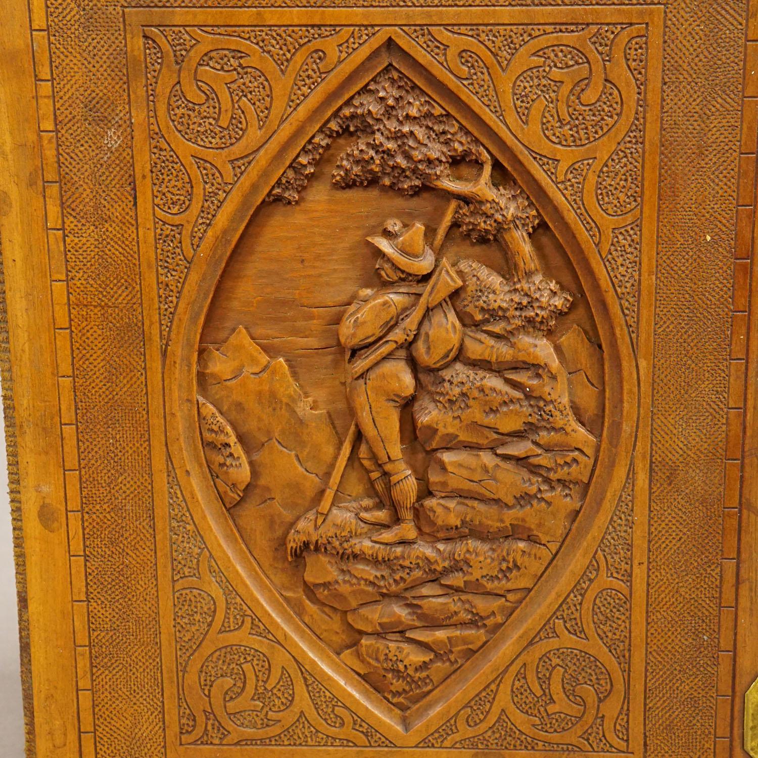 Black Forest Large Antique Photo Album with Wooden Carved Cover, Brienz ca. 1900 For Sale