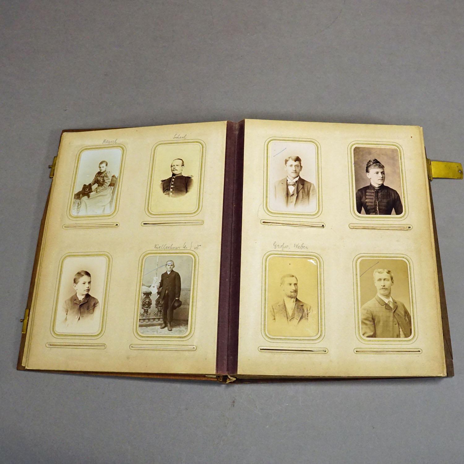 Grand album photo ancien avec couverture en bois sculpté, Brienz, vers 1900 en vente 1