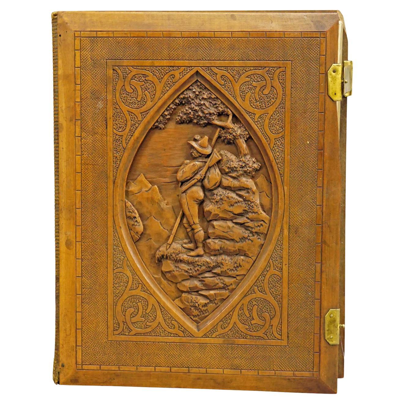 Grand album photo ancien avec couverture en bois sculpté, Brienz, vers 1900