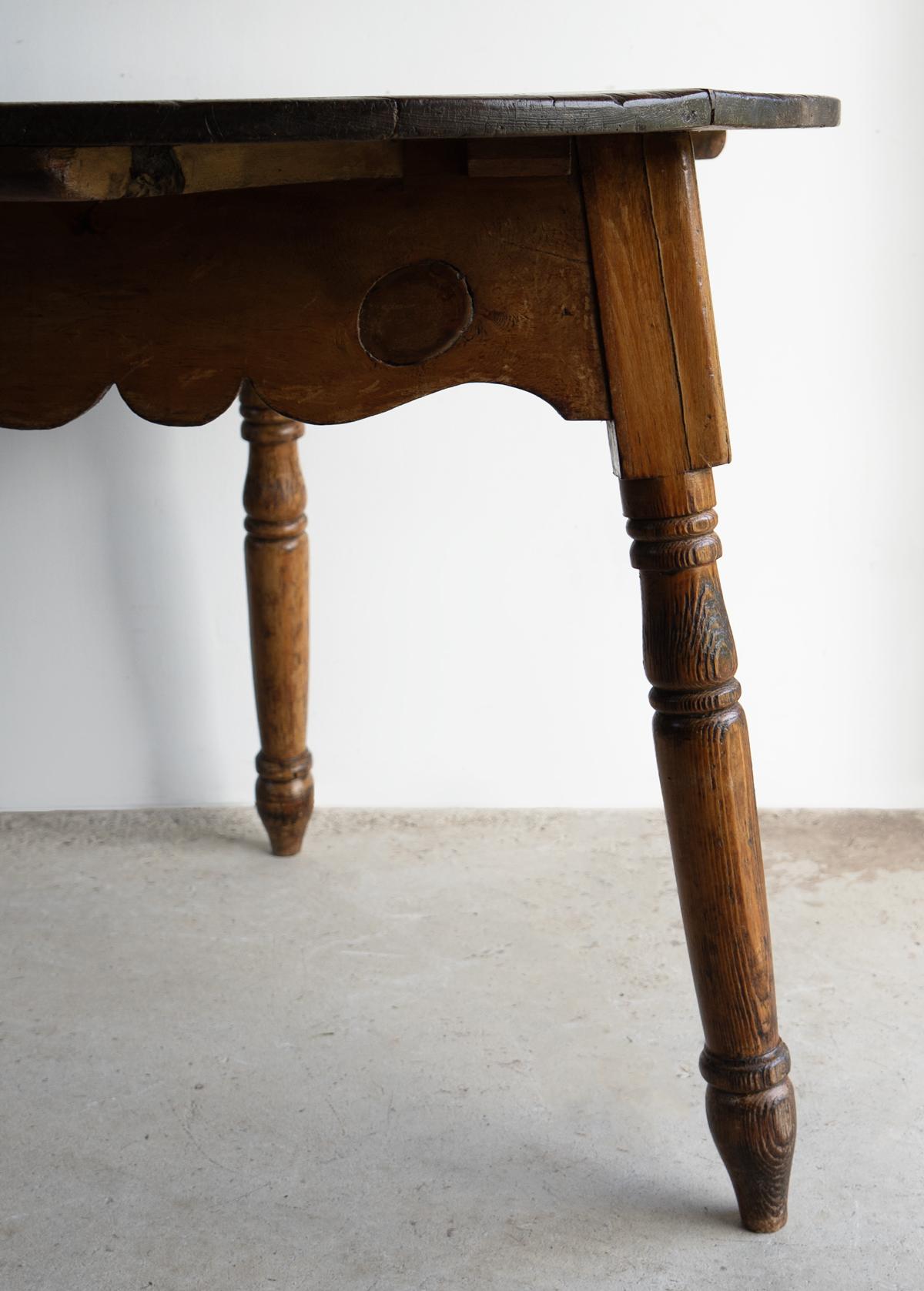 Hand-Carved Large Antique Pine Cricket Table With Shaped Apron & Turned Legs, Welsh 19Th C. For Sale