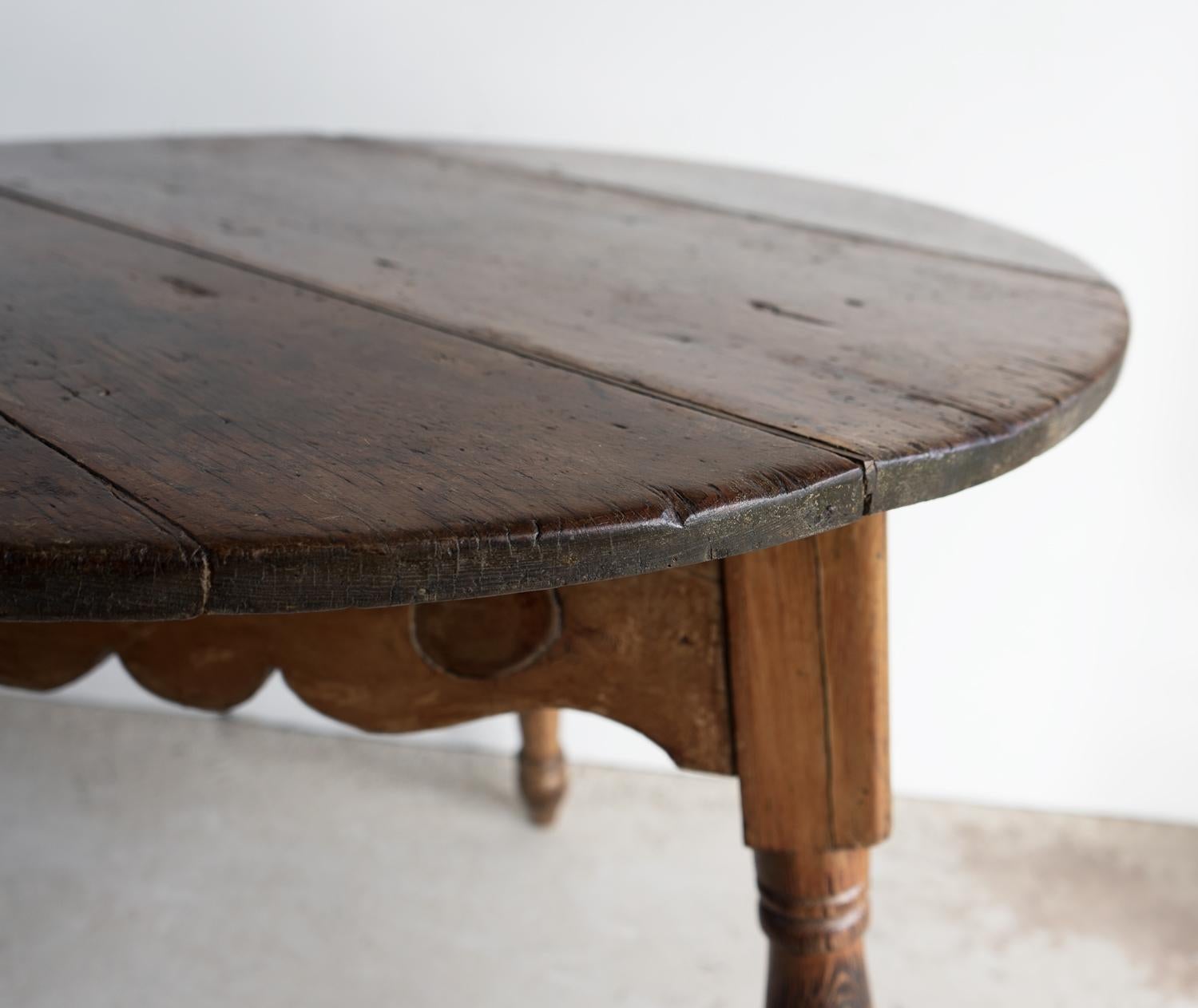 19th Century Large Antique Pine Cricket Table With Shaped Apron & Turned Legs, Welsh 19Th C. For Sale