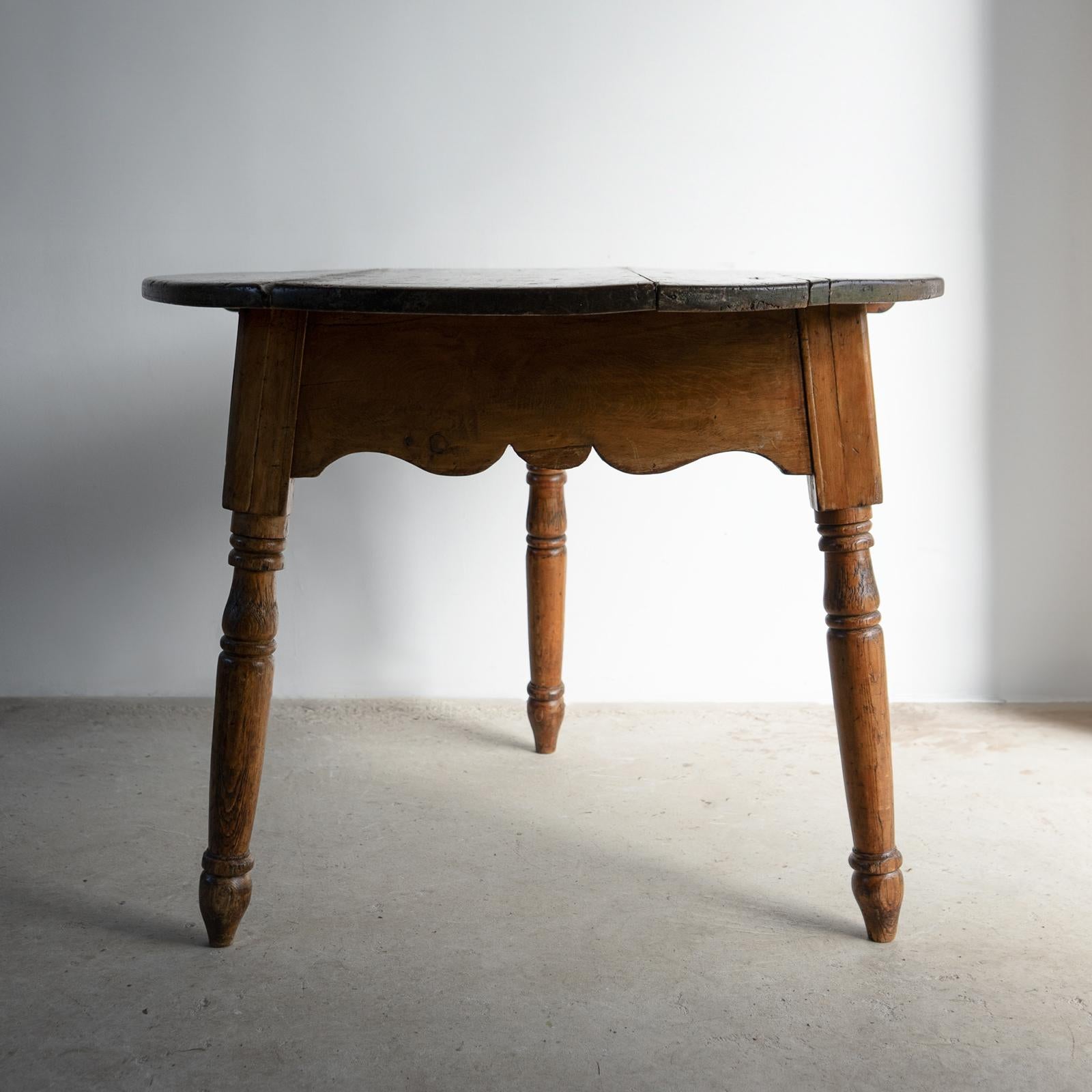 Large Antique Pine Cricket Table With Shaped Apron & Turned Legs, Welsh 19Th C. For Sale 3