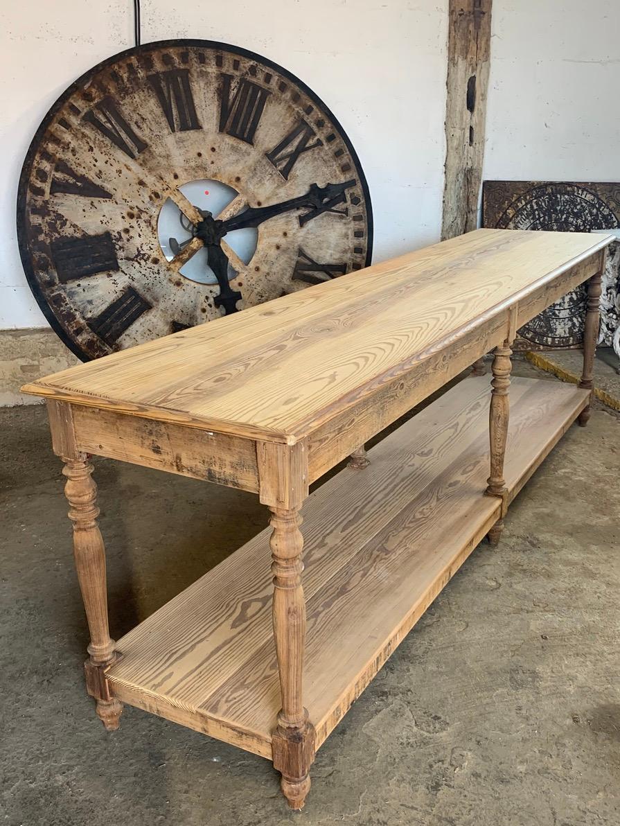 A beautiful large antique pine drapers table from France. This would make a wonderful kitchen island or could be used as a console table. In lovely condition.