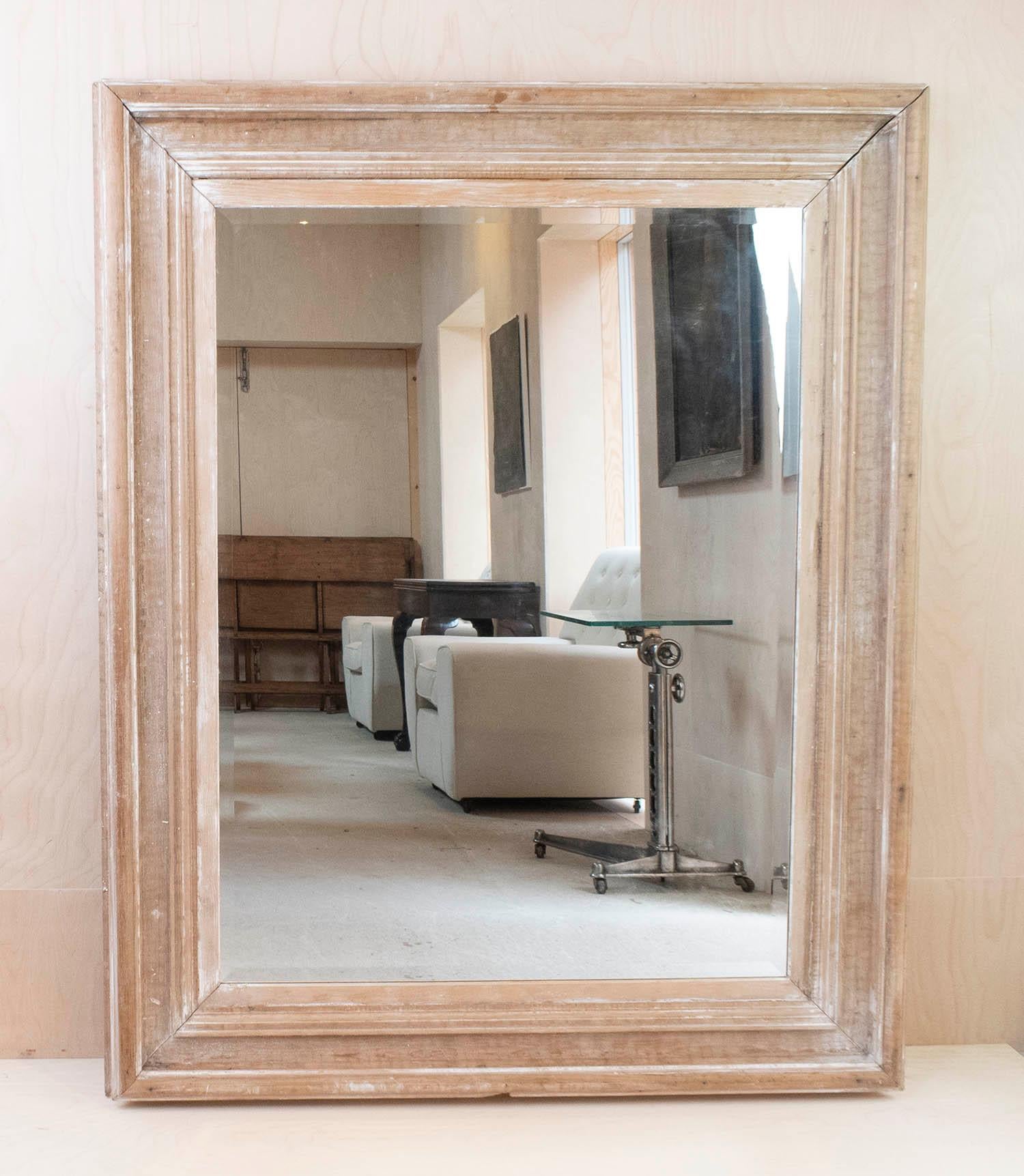 Specchio in pino super.

Can può essere posizionato a parete o montato a muro

Ottimo look rustico.

Meravigliose linee semplici. 

La piastra dello specchio smussato è nuova.
 
Spedizione gratuita nel Regno Unito

La spedizione negli Stati Uniti