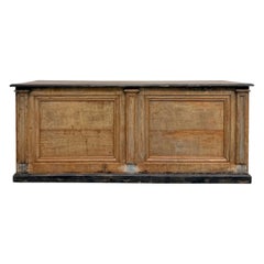 Großer antiker Ladentisch aus Kiefernholz, Originalpatina und restaurierte Schubladen, 1920er Jahre