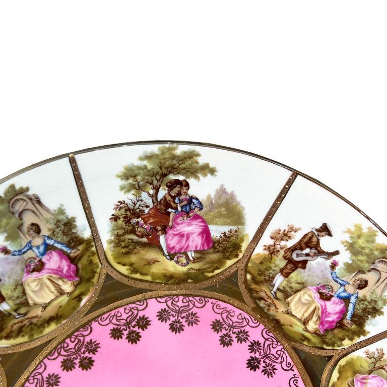 Gran plato antiguo de cortejo de porcelana rosa y dorada con escenas de Fragonard Rococó en venta