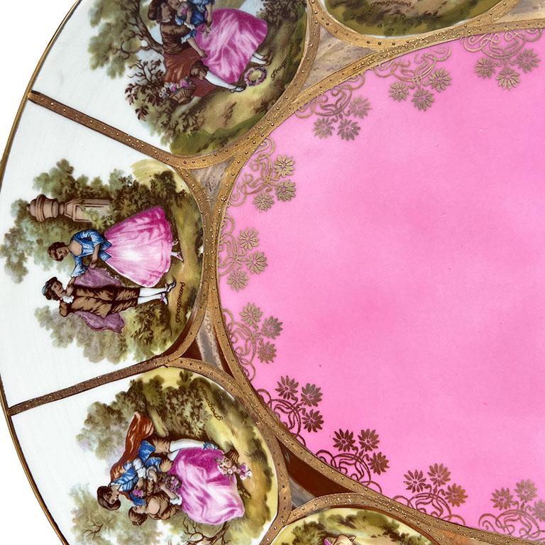 Gran plato antiguo de cortejo de porcelana rosa y dorada con escenas de Fragonard en Bueno estado para la venta en Oklahoma City, OK