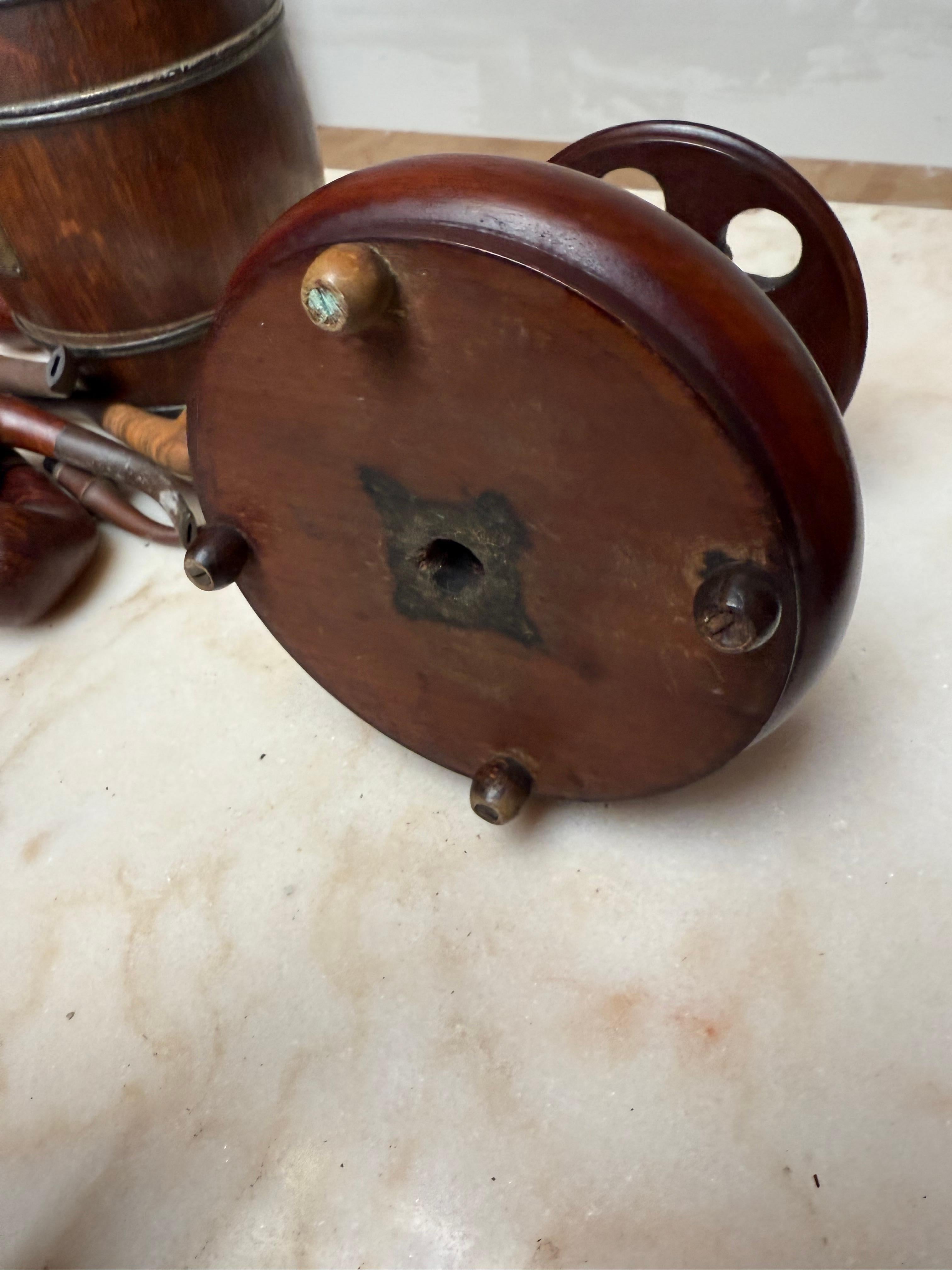Large Antique Pipe Wall Rack & Antique Pipe Stand w. Barrel & Many Carved Pipes For Sale 12