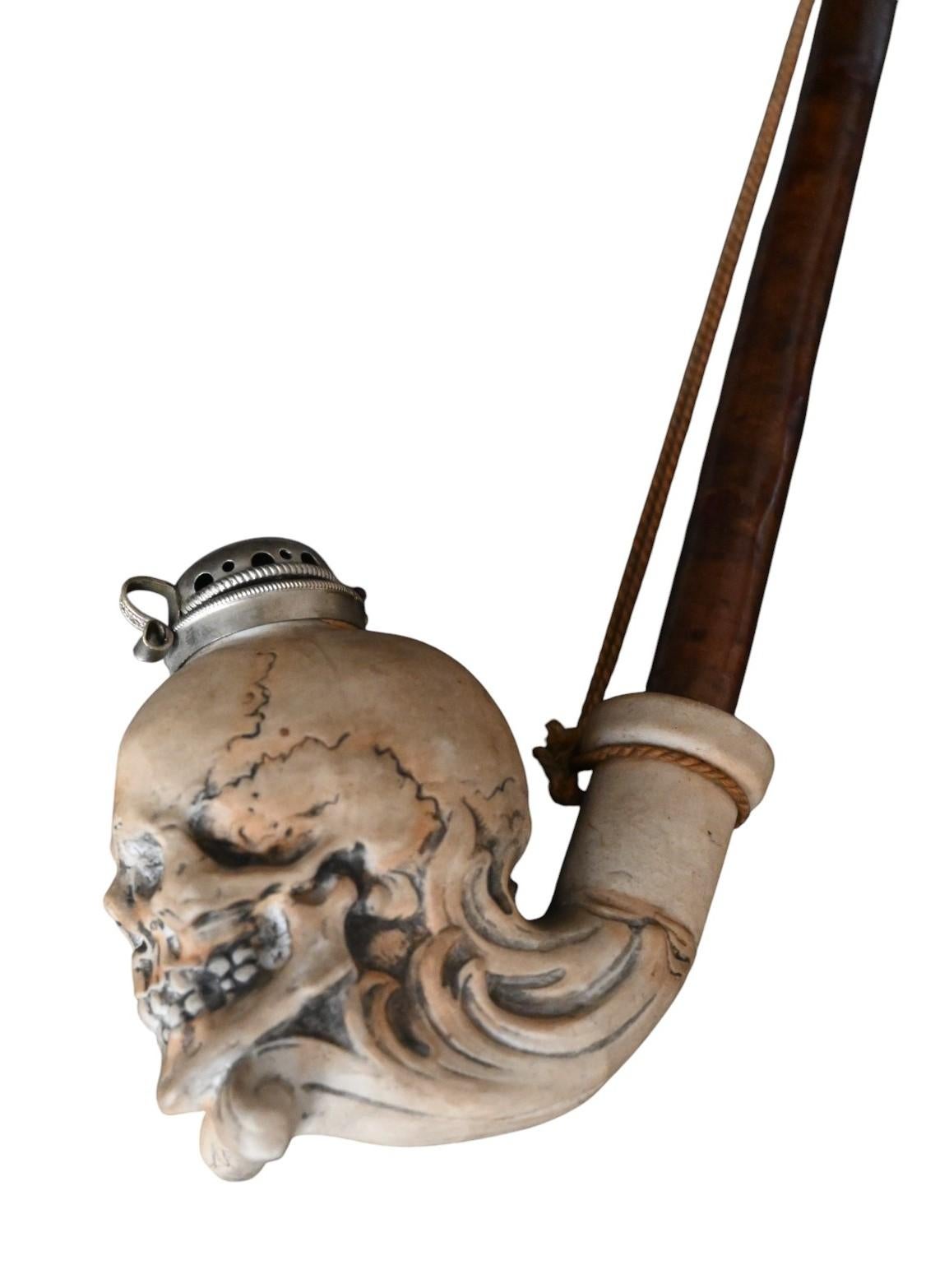 Austriaco Grande pipa antica con motivo a teschio, CIRCA 1880. in vendita