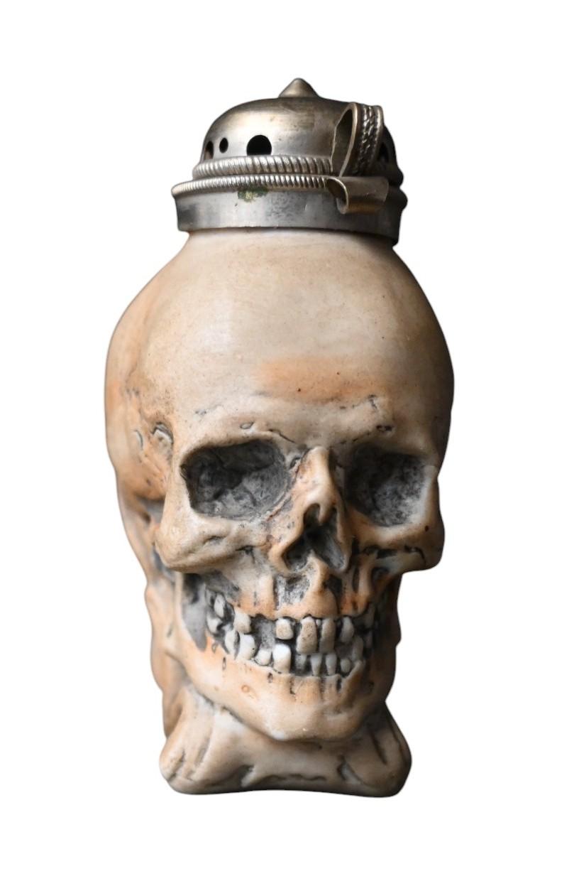 Grande pipa antica con motivo a teschio, CIRCA 1880. in vendita 1