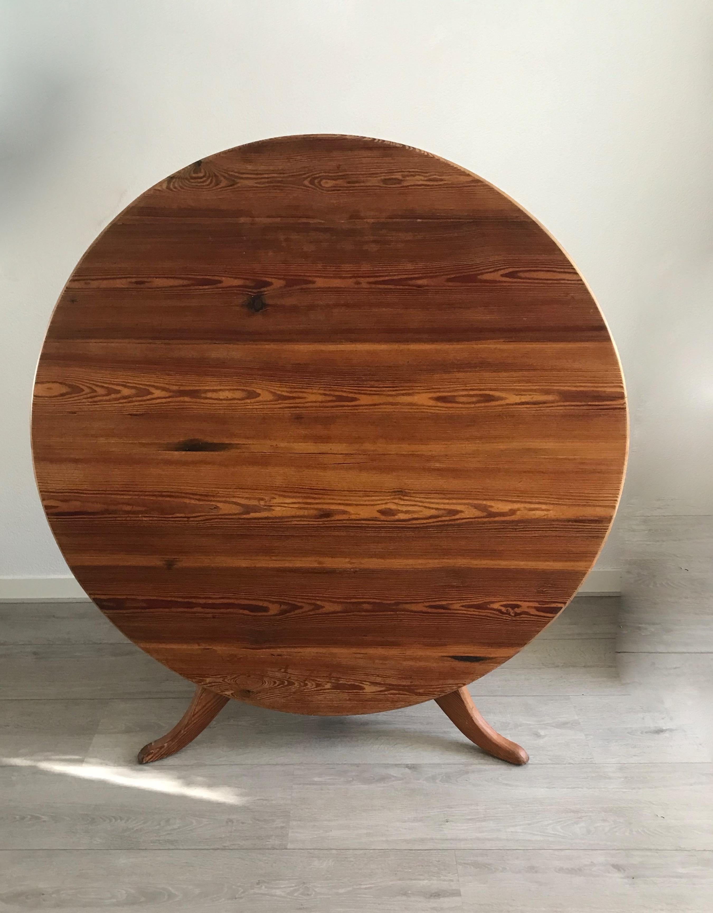 Large Antique Pitch Pine Round Farmhouse or Country Cottage Table 1