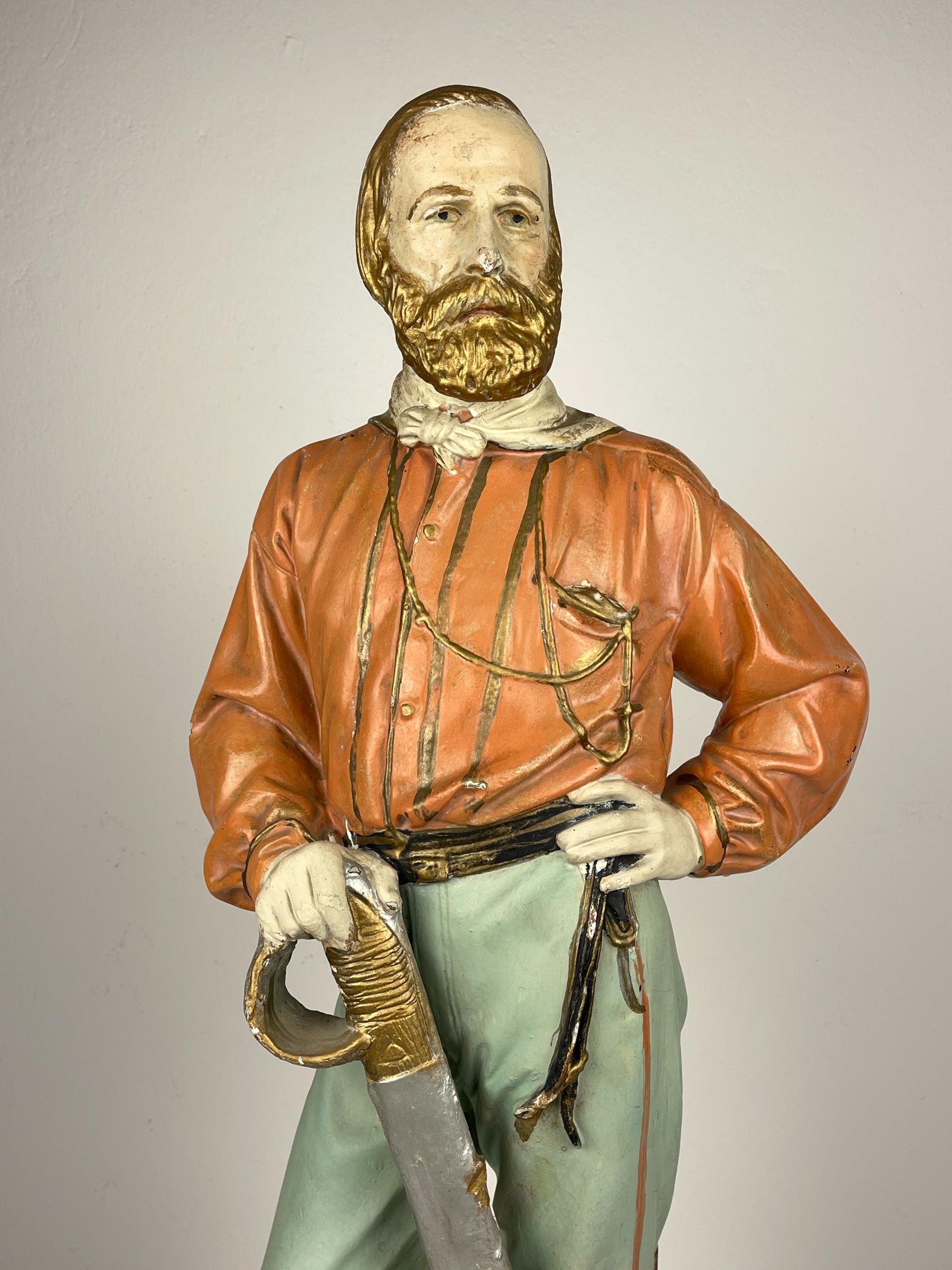 Gran escultura antigua de escayola Giuseppe Garibaldi, Italia, años 1910-1920 Art Decó en venta