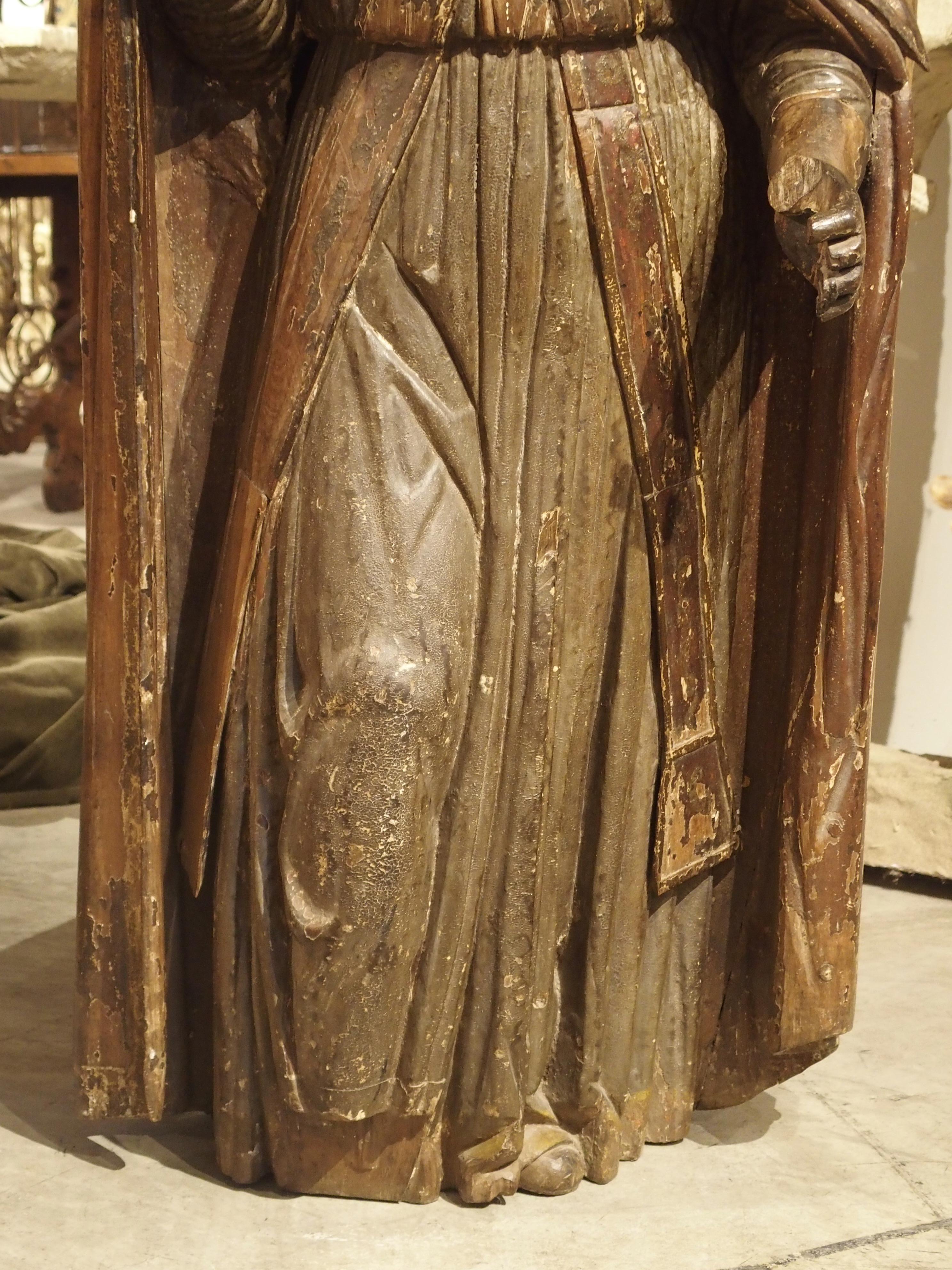 Große, antike, polychromierte Holzstatue eines Bischofs, um 1650 (Deutsch) im Angebot